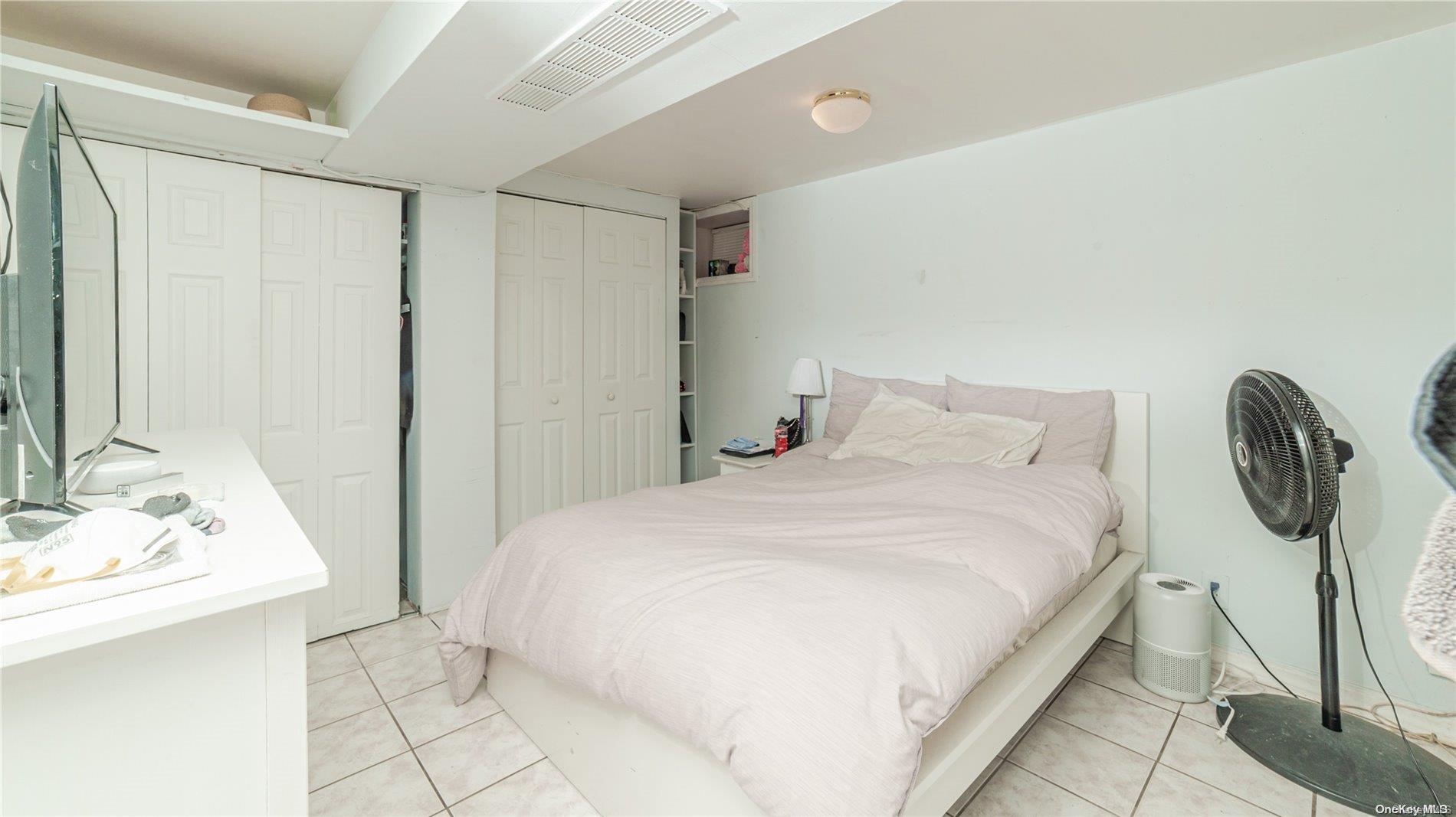 58-59 78th Avenue Property Photo 14