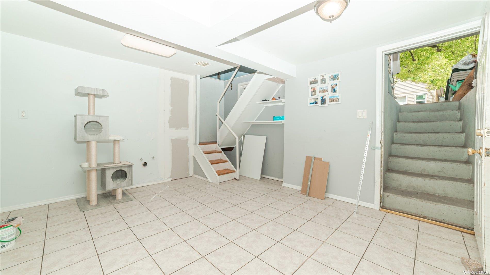 58-59 78th Avenue Property Photo 15