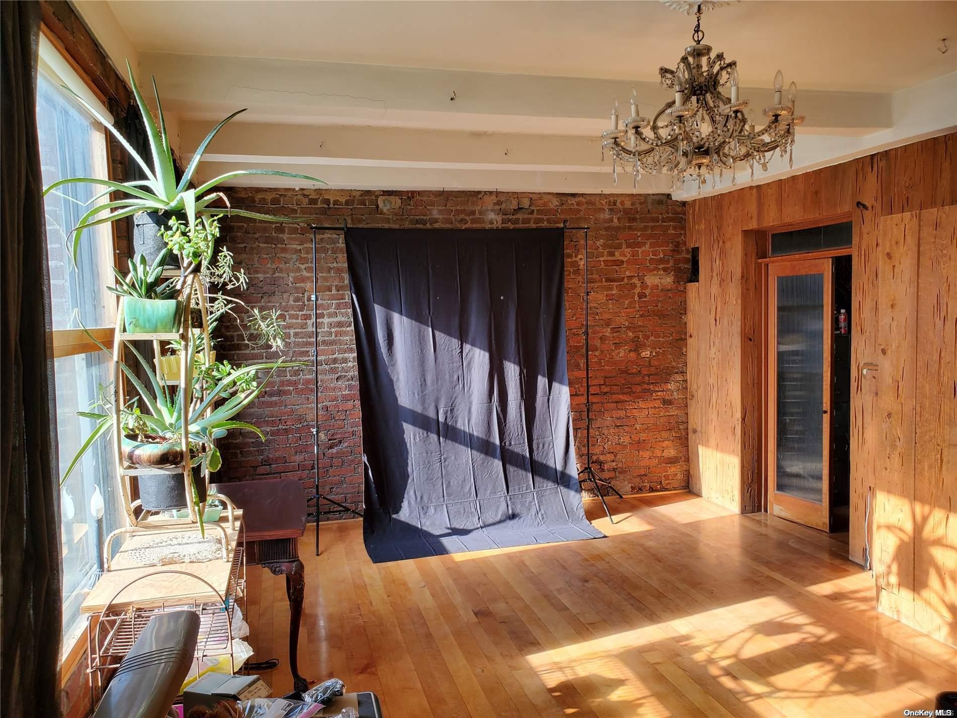 71 Montrose Avenue Property Photo 26