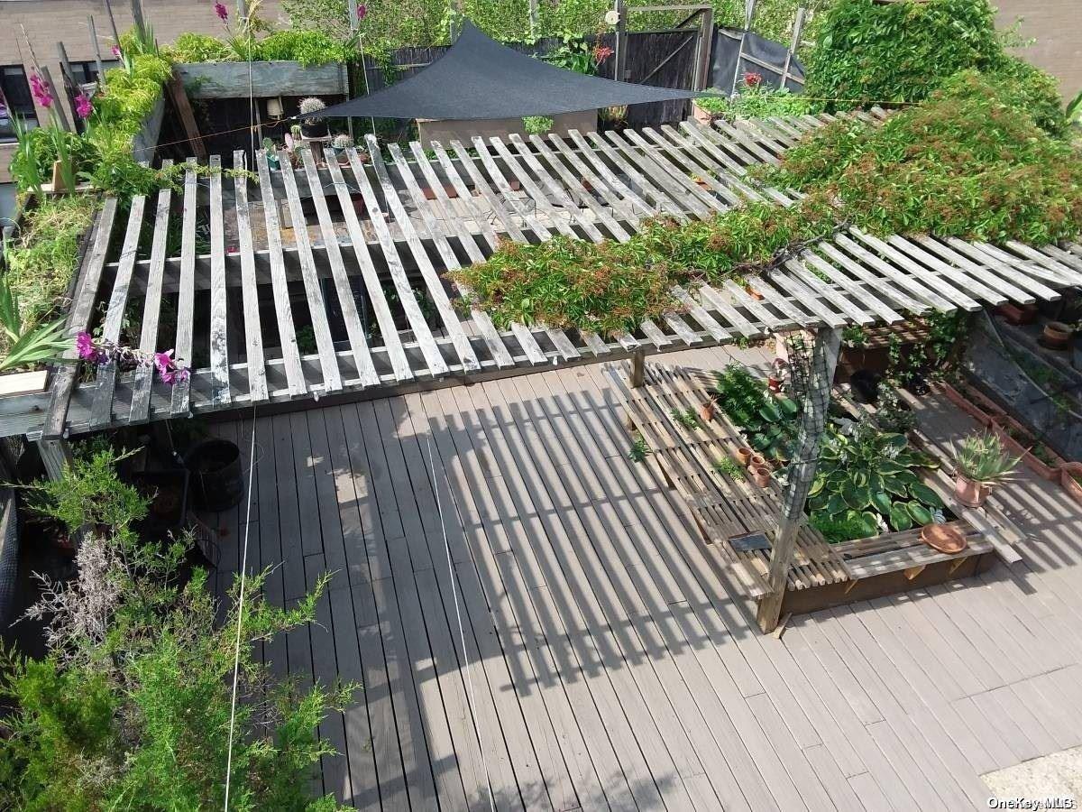 71 Montrose Avenue Property Photo 29