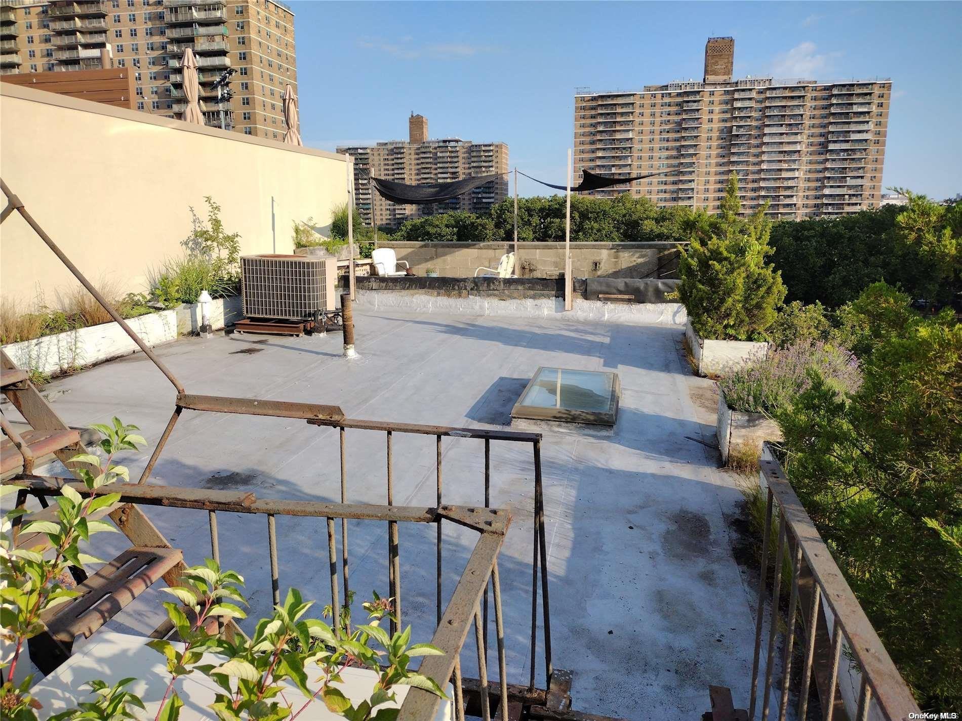 71 Montrose Avenue Property Photo 31