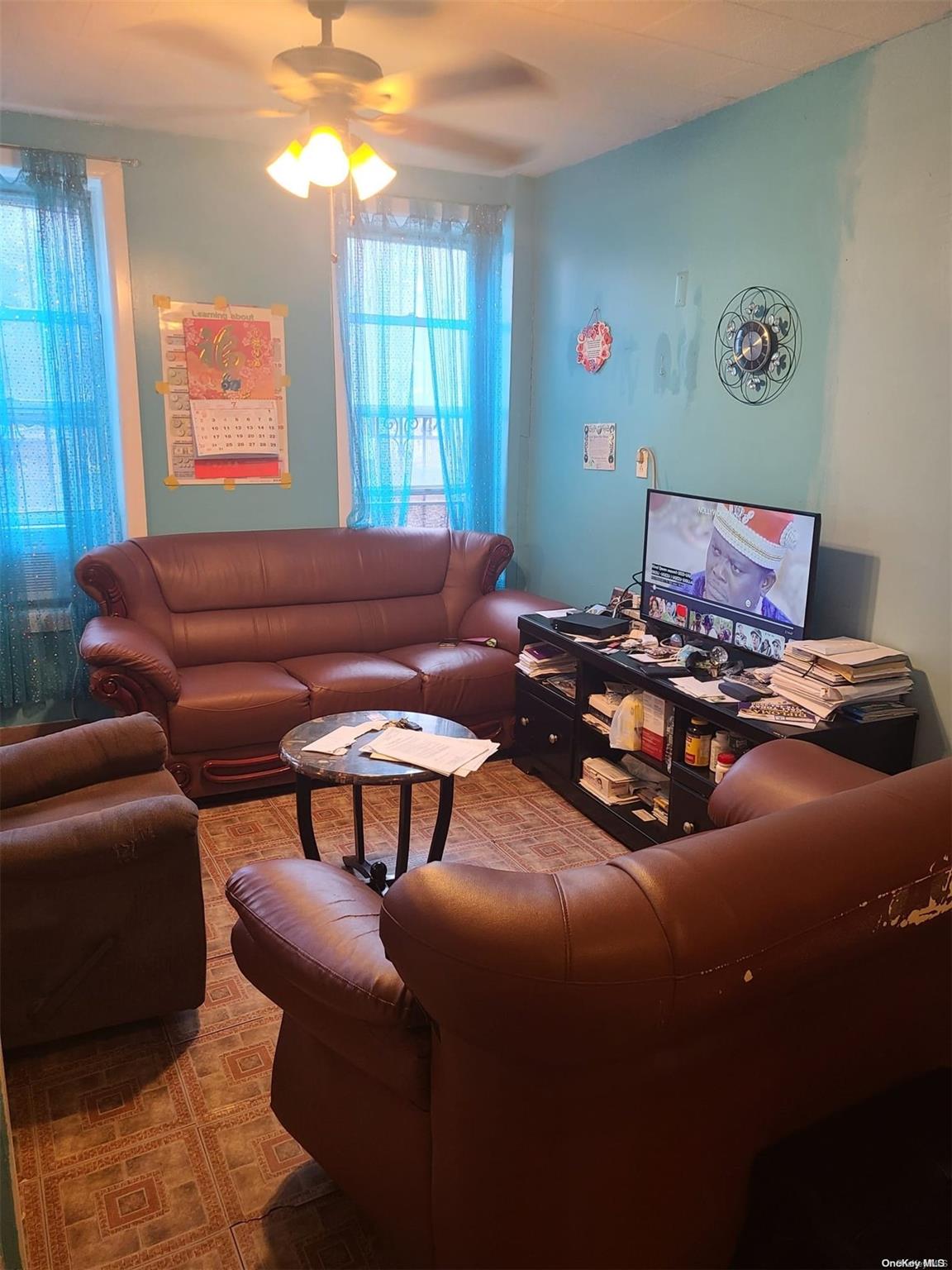 385 Amboy Street Property Photo 4