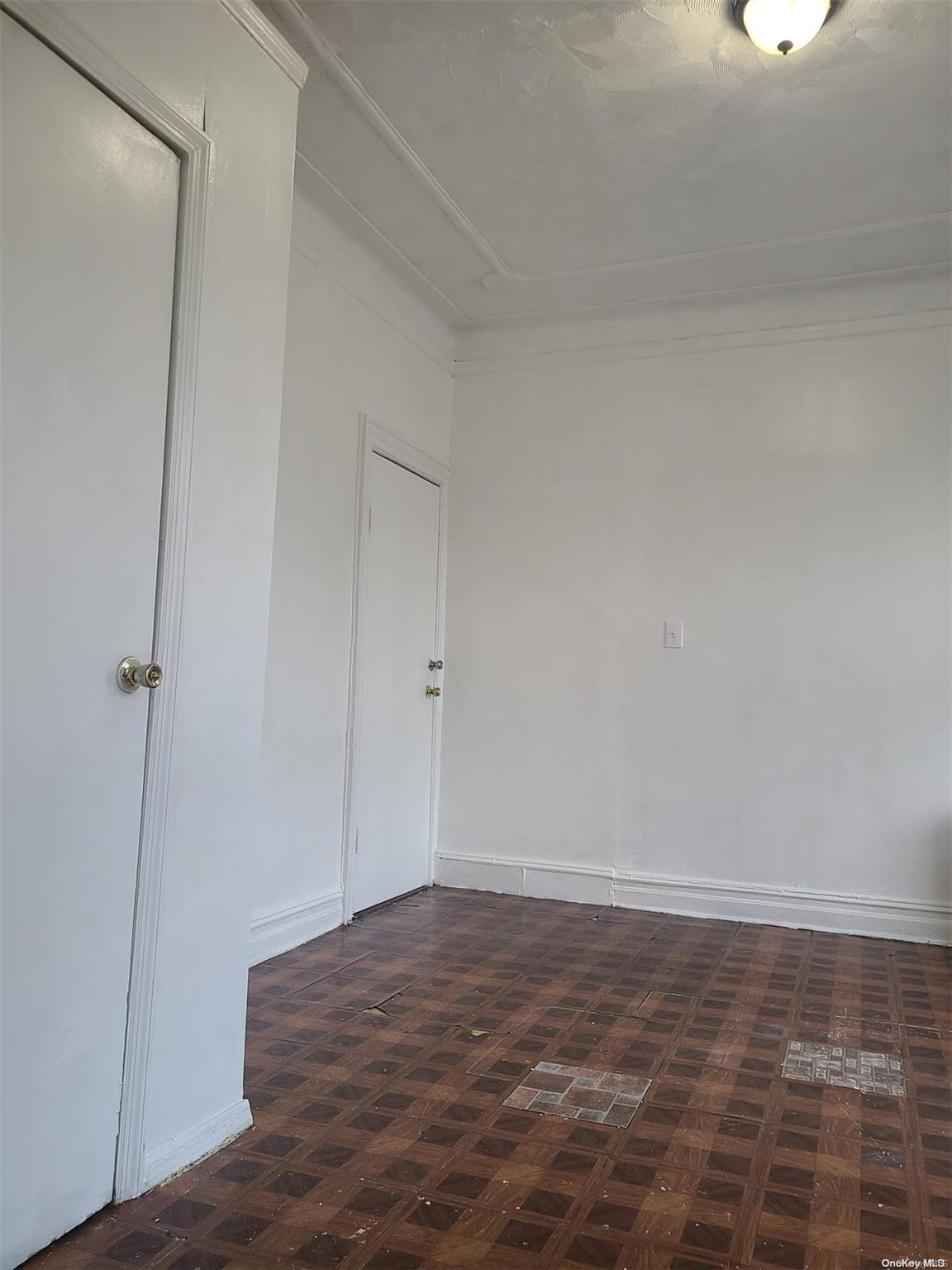 385 Amboy Street Property Photo 8