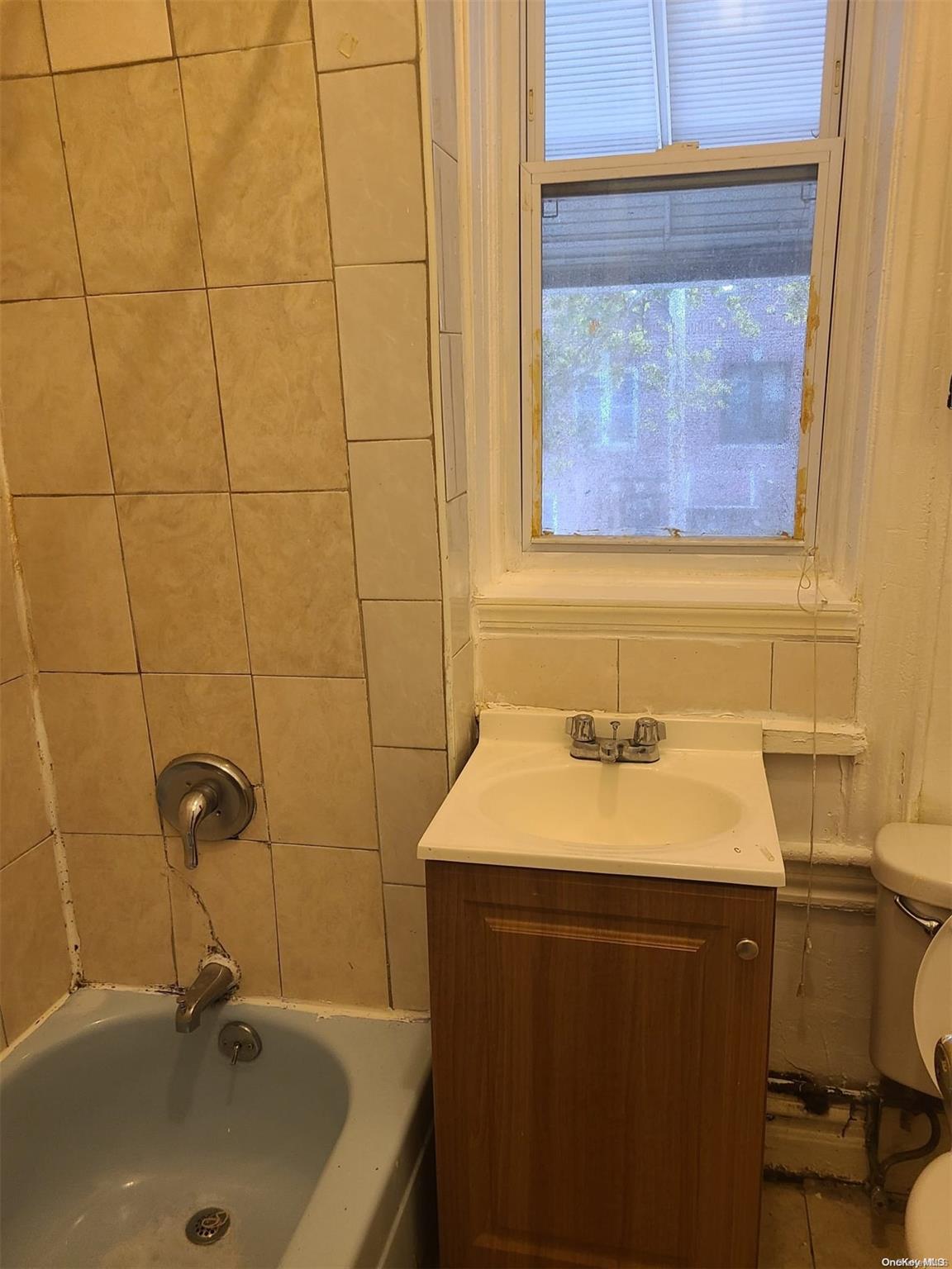 385 Amboy Street Property Photo 10