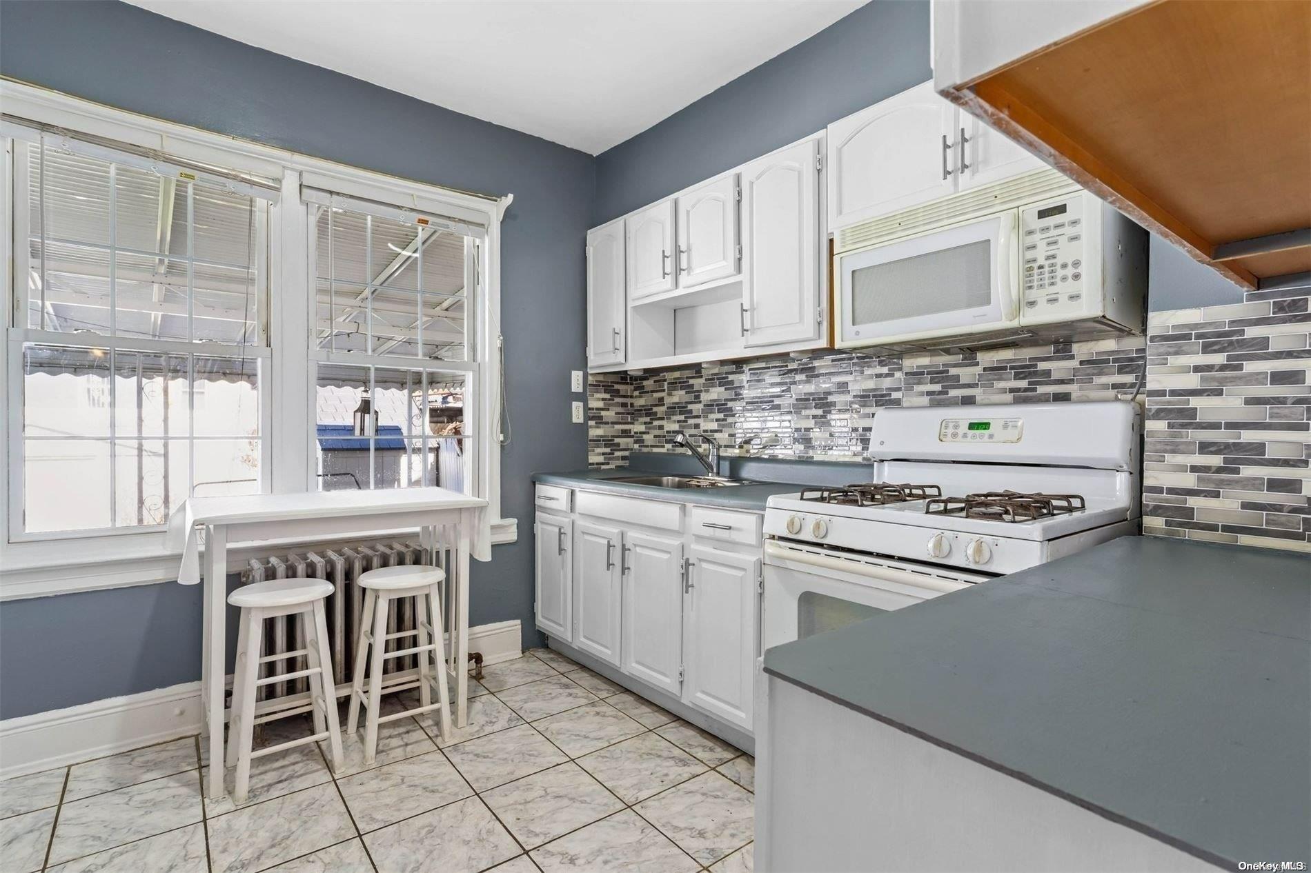 127-15 102 Avenue Property Photo 1