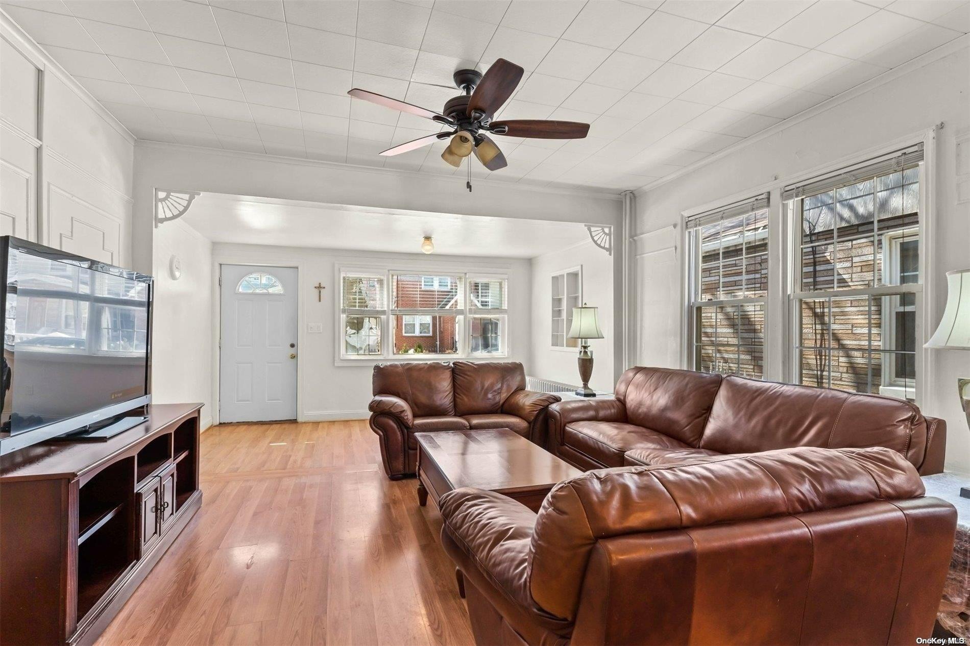 127-15 102 Avenue Property Photo 2