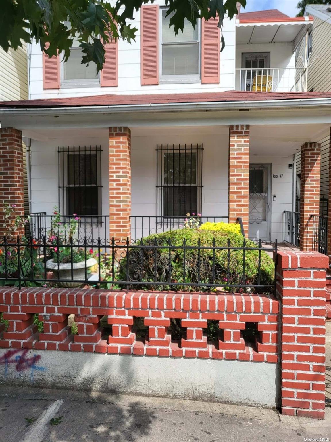 100-17 39 Avenue Property Photo 1