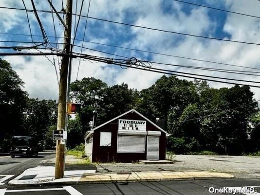 1050 Mastic Road Property Photo 1