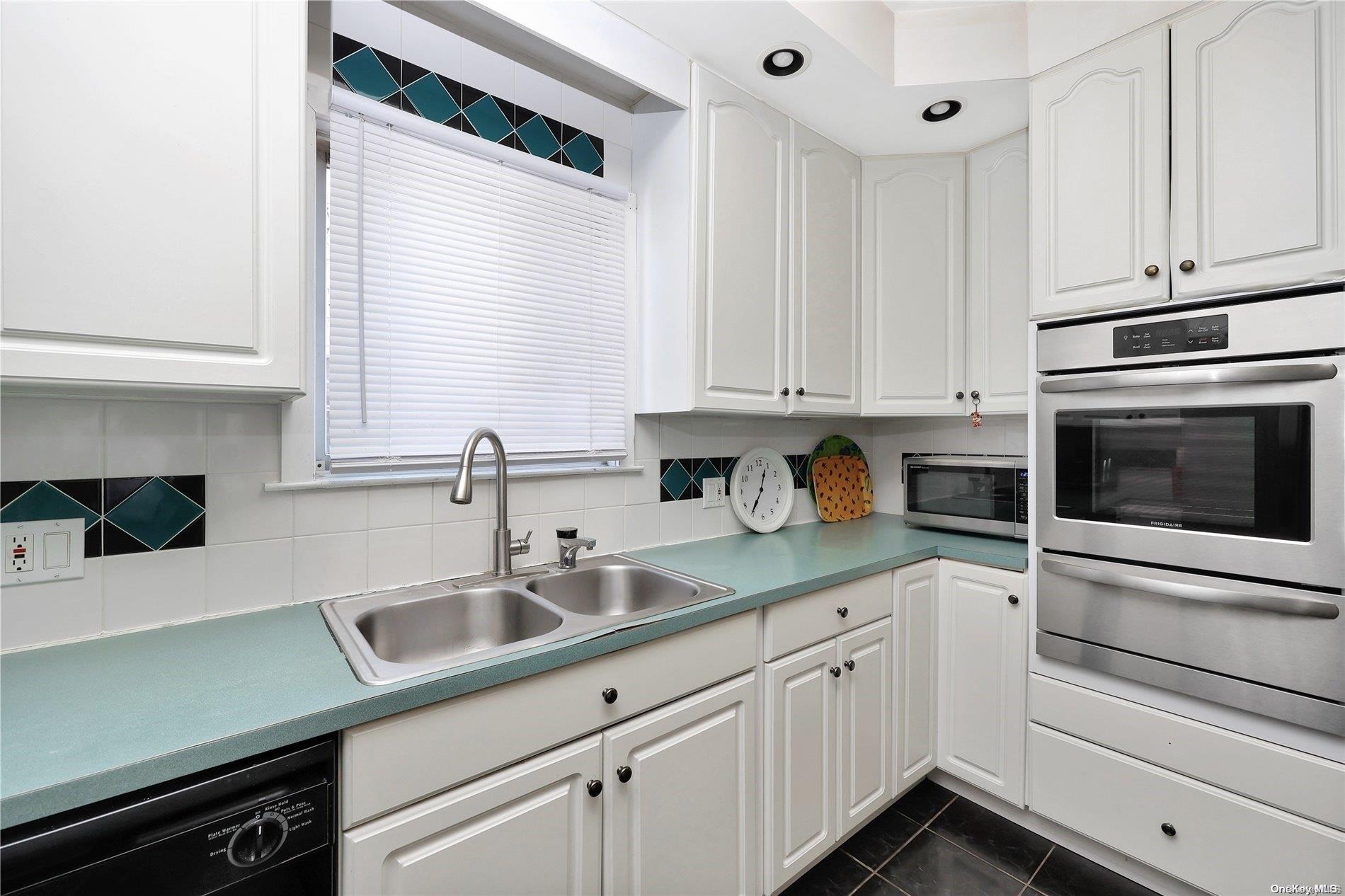 61 W Walnut Street Property Photo 7