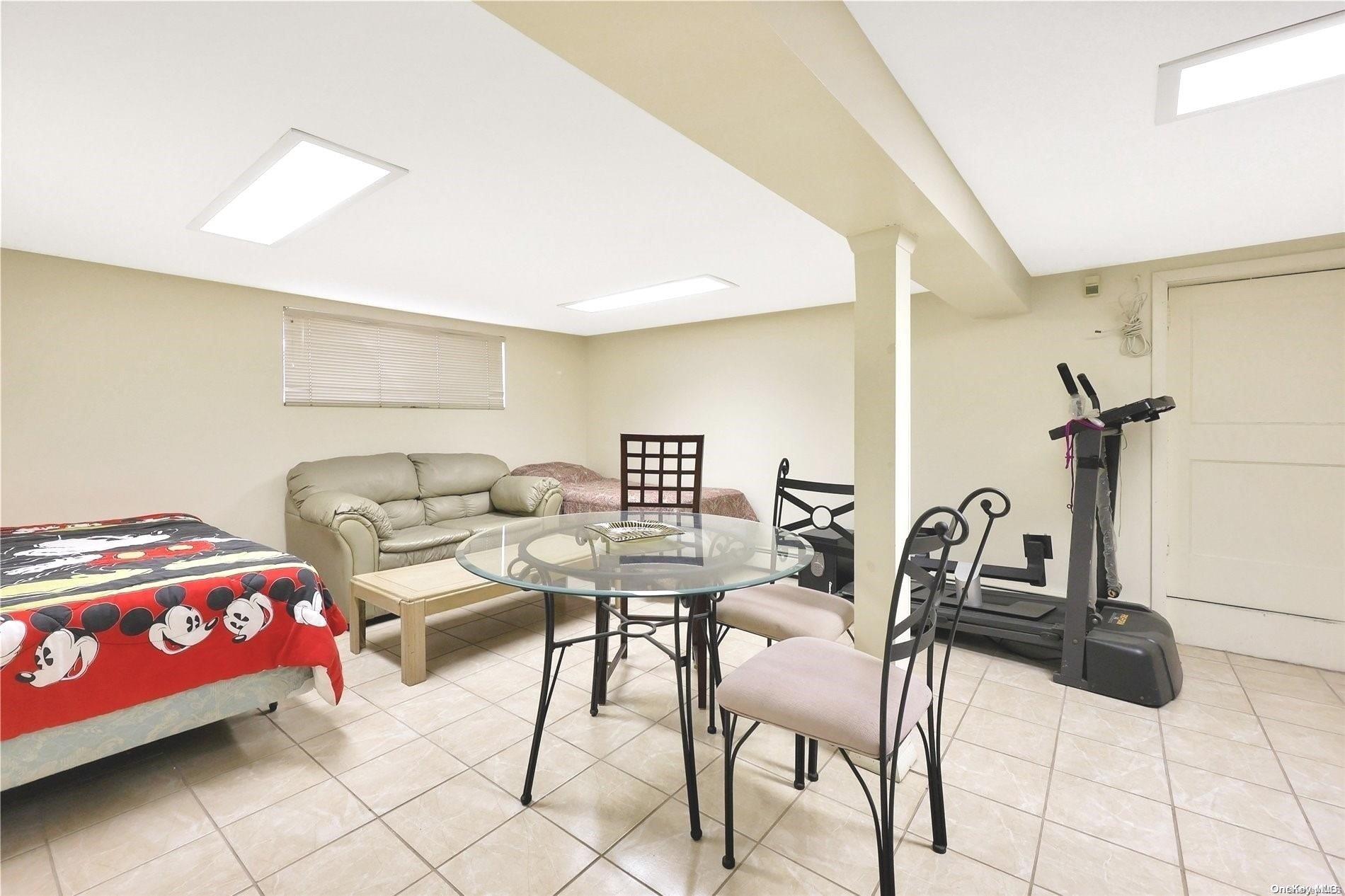61 W Walnut Street Property Photo 10