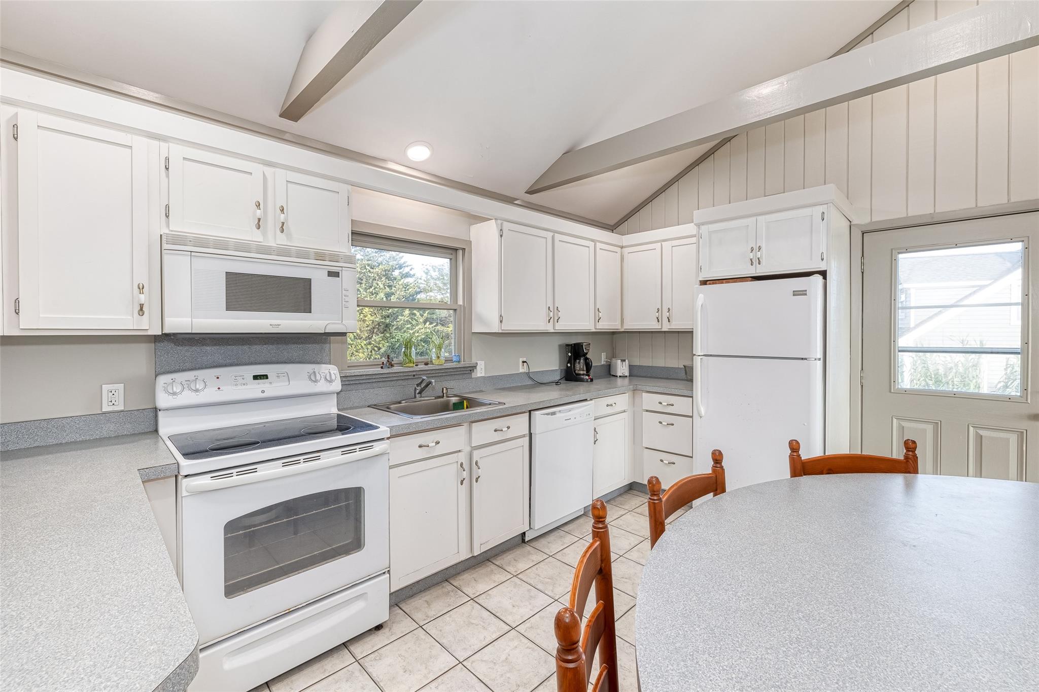 1355 Watersedge Way Property Photo 8