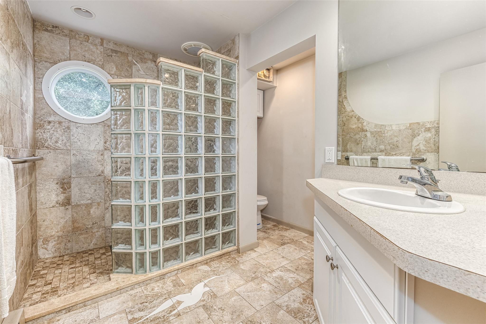 1355 Watersedge Way Property Photo 16
