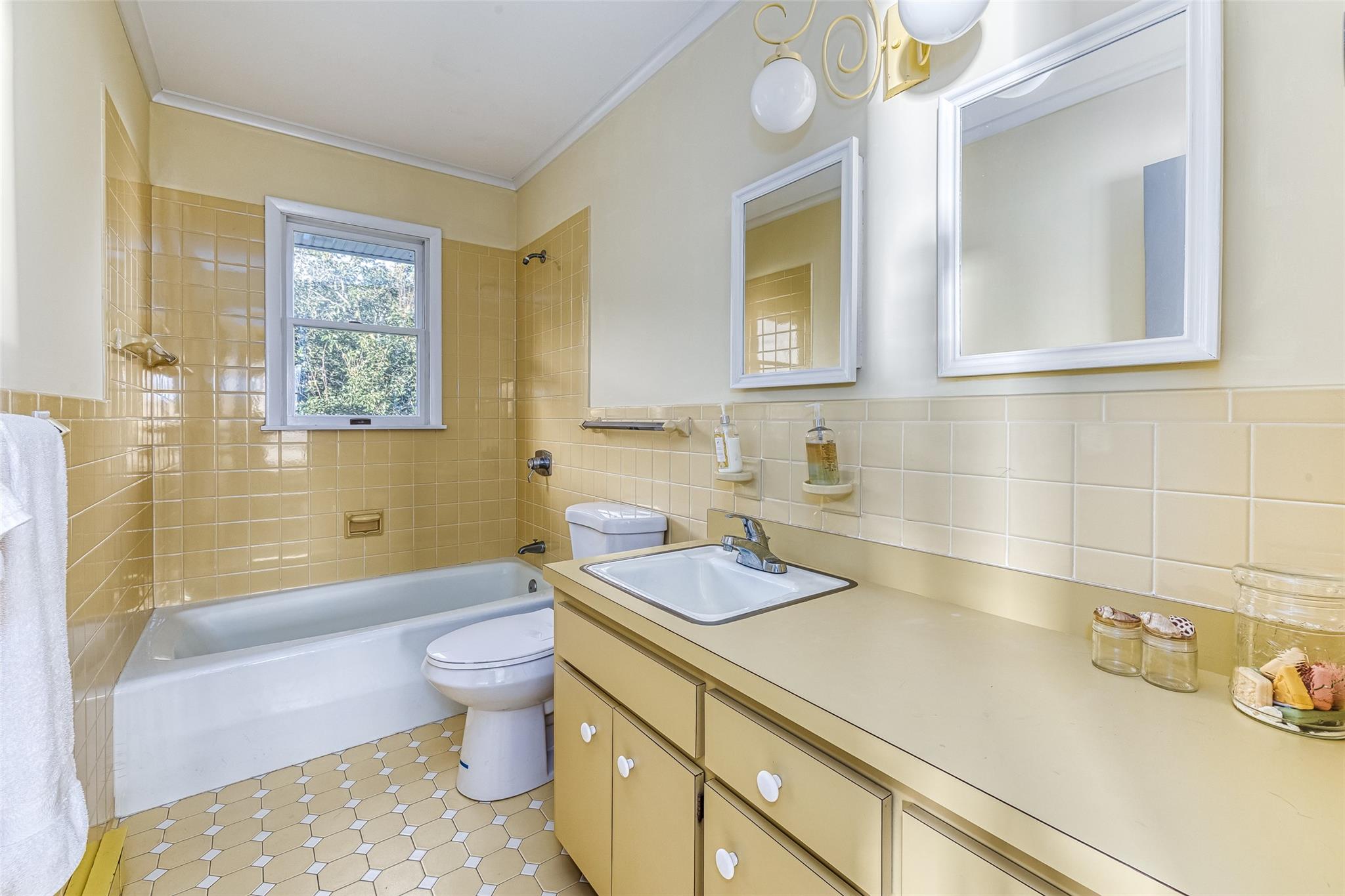 1355 Watersedge Way Property Photo 17