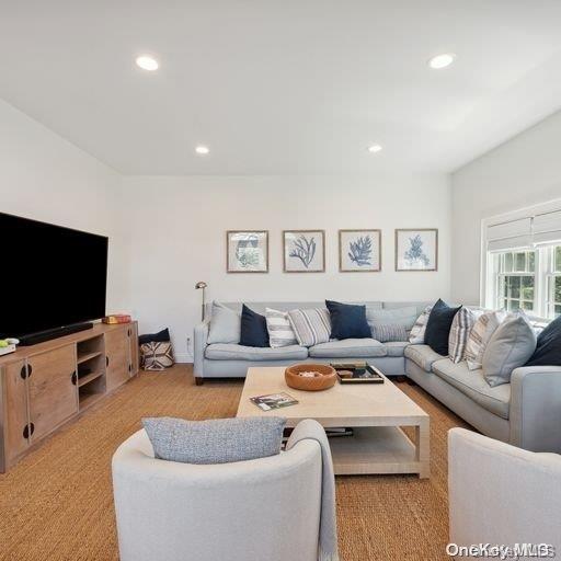 3 Willow Lane Property Photo 9