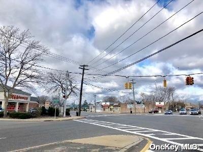 718-724 N Wellwood Avenue Property Photo 5