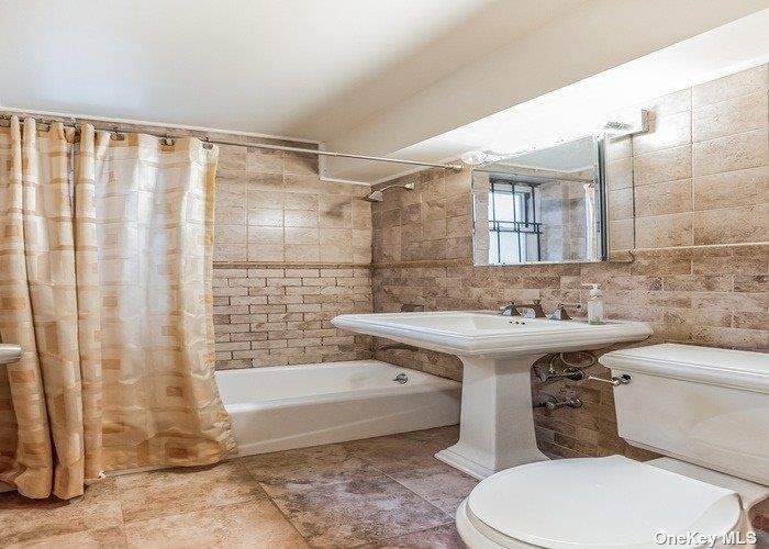 18-70 211 Street 2a Property Photo 8