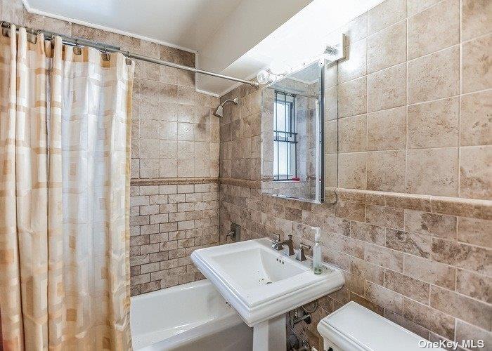 18-70 211 Street 2a Property Photo 9