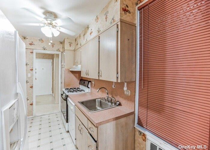 18-70 211 Street 2a Property Photo 12
