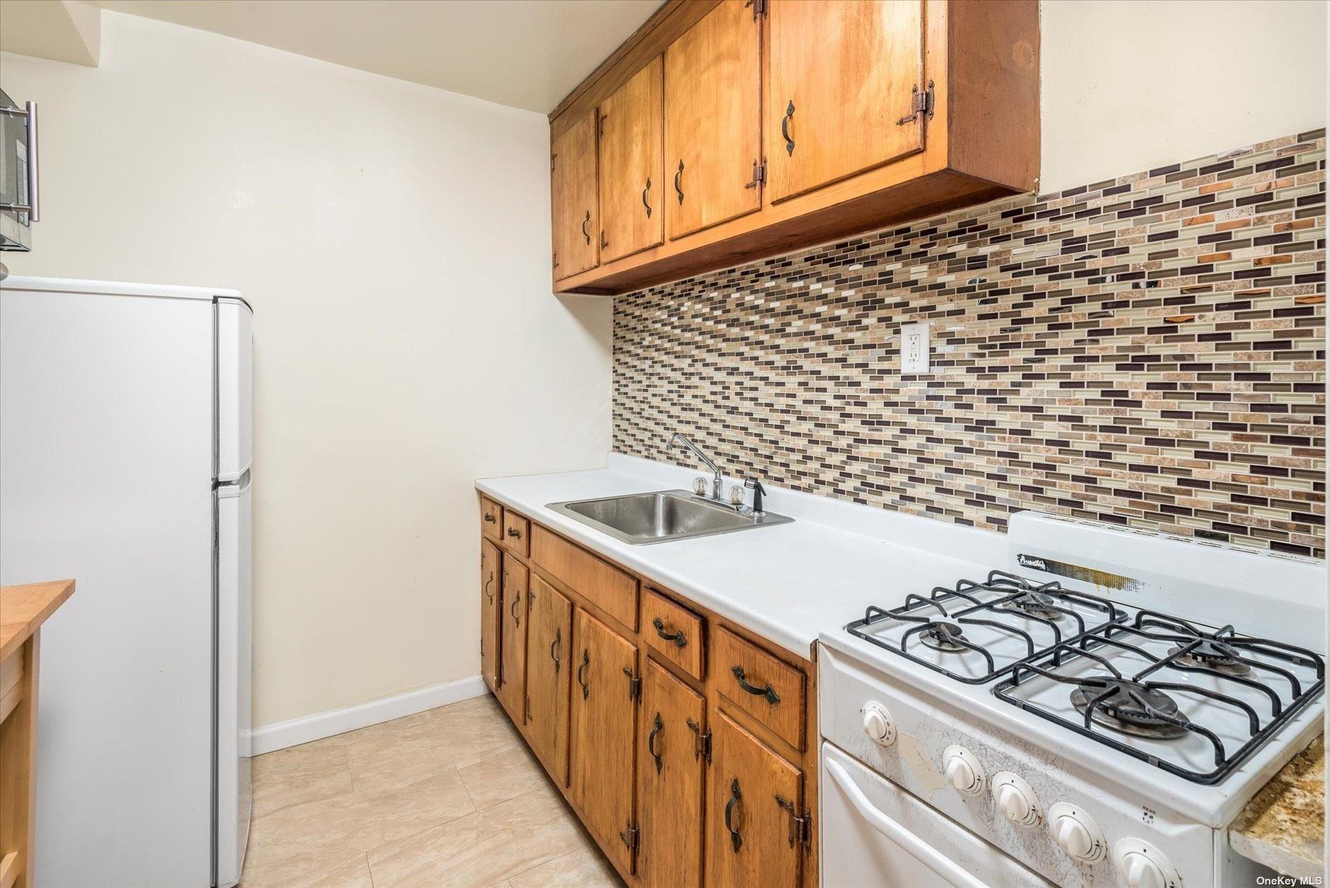 65-15 38th Avenue 5r Property Photo 8