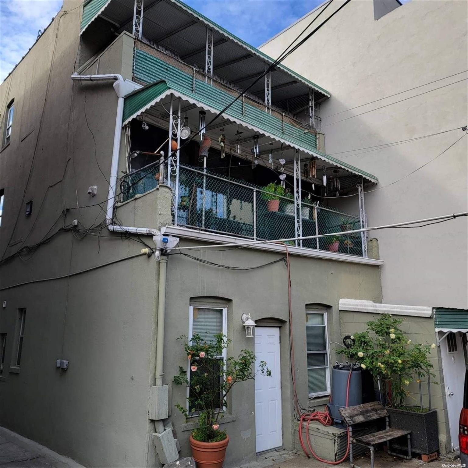 34-33 9 Street Property Photo 3