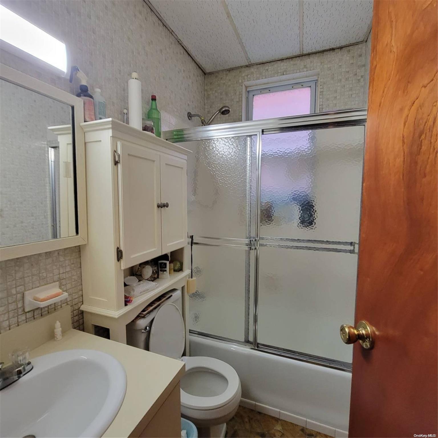34-33 9 Street Property Photo 7