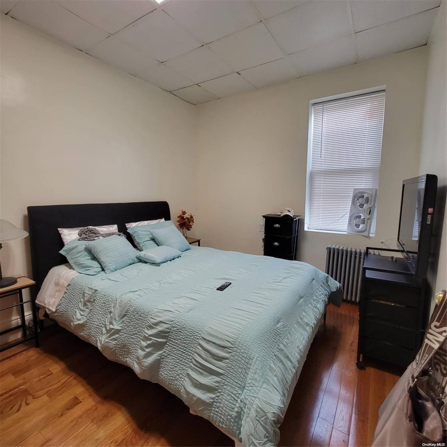 34-33 9 Street Property Photo 8