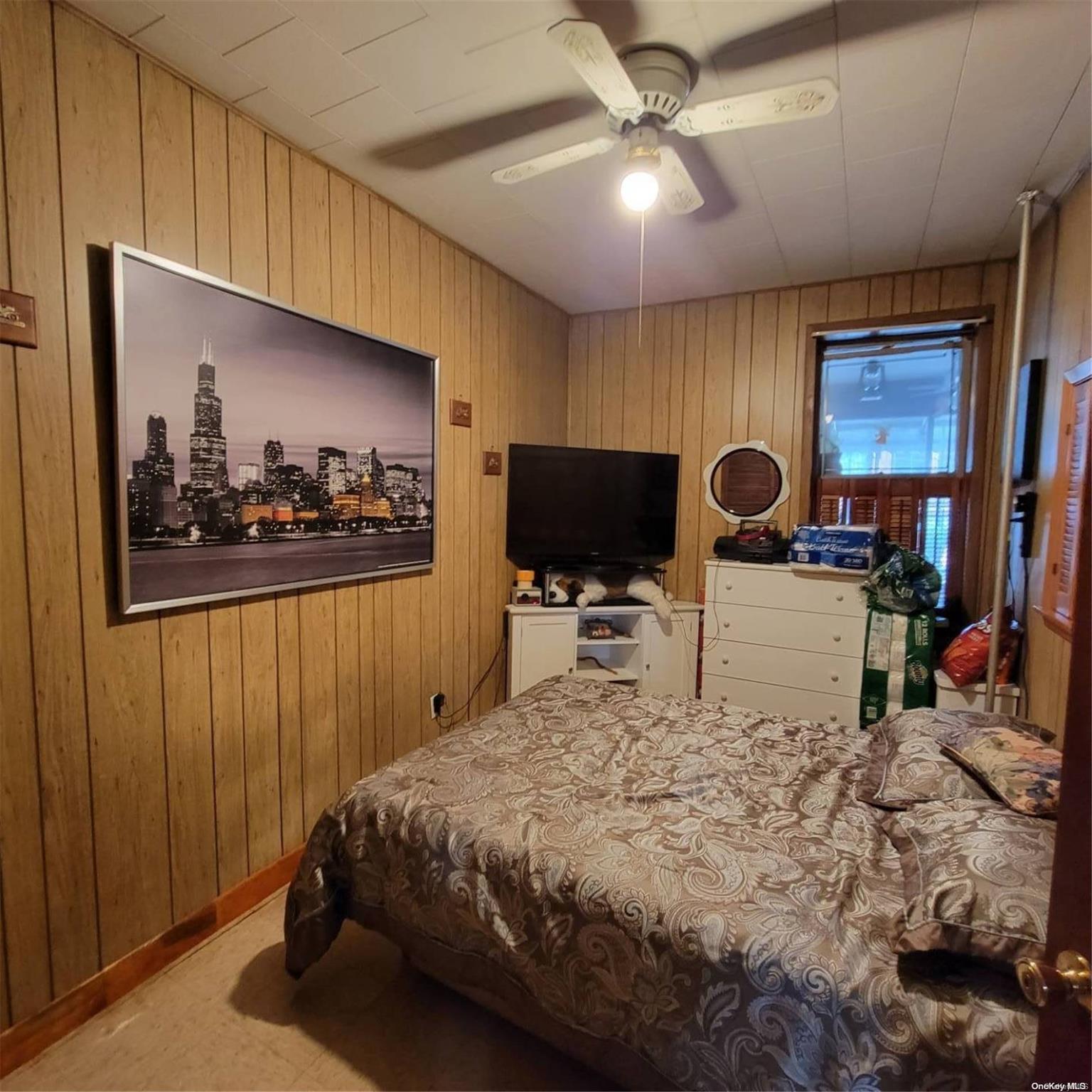 34-33 9 Street Property Photo 11