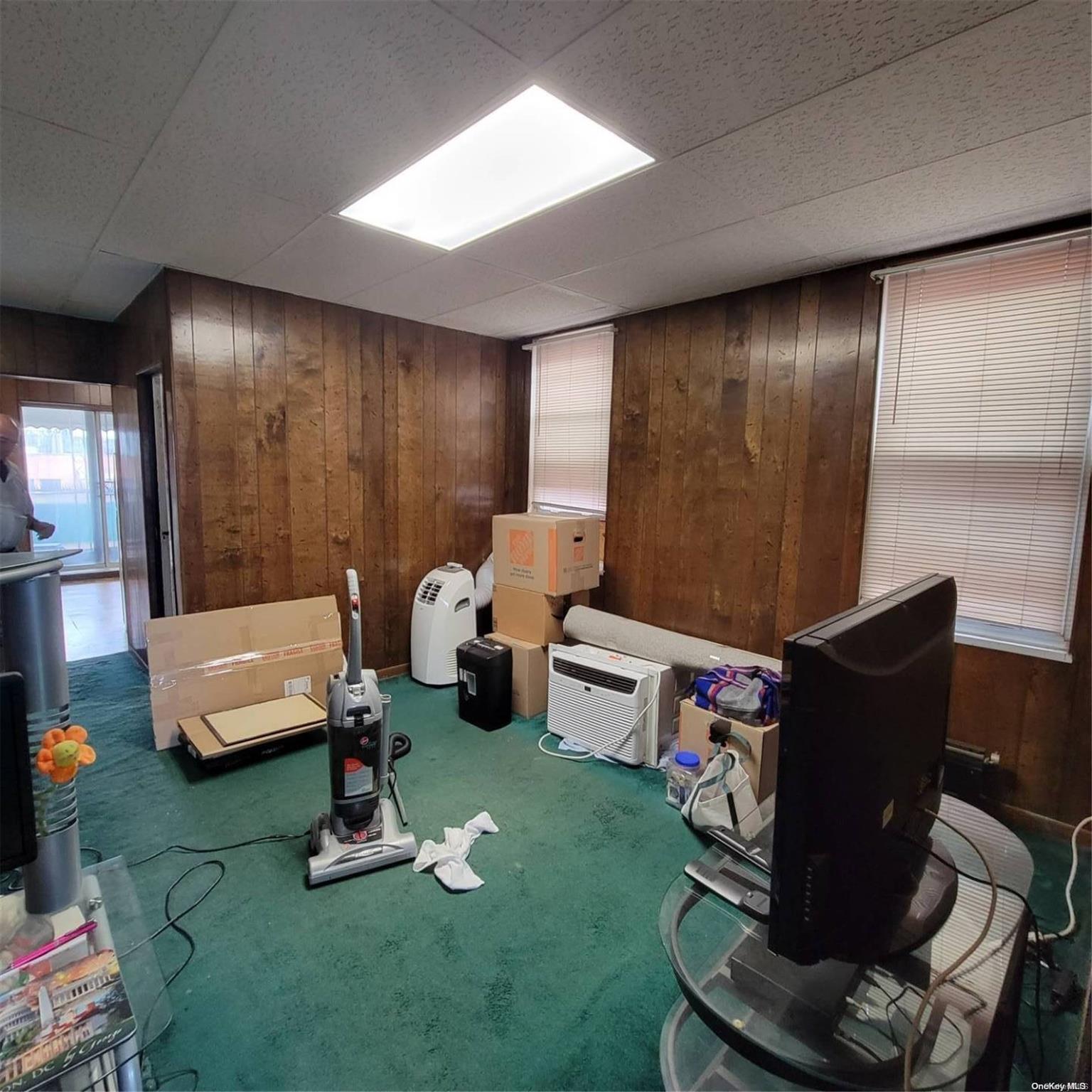 34-33 9 Street Property Photo 12