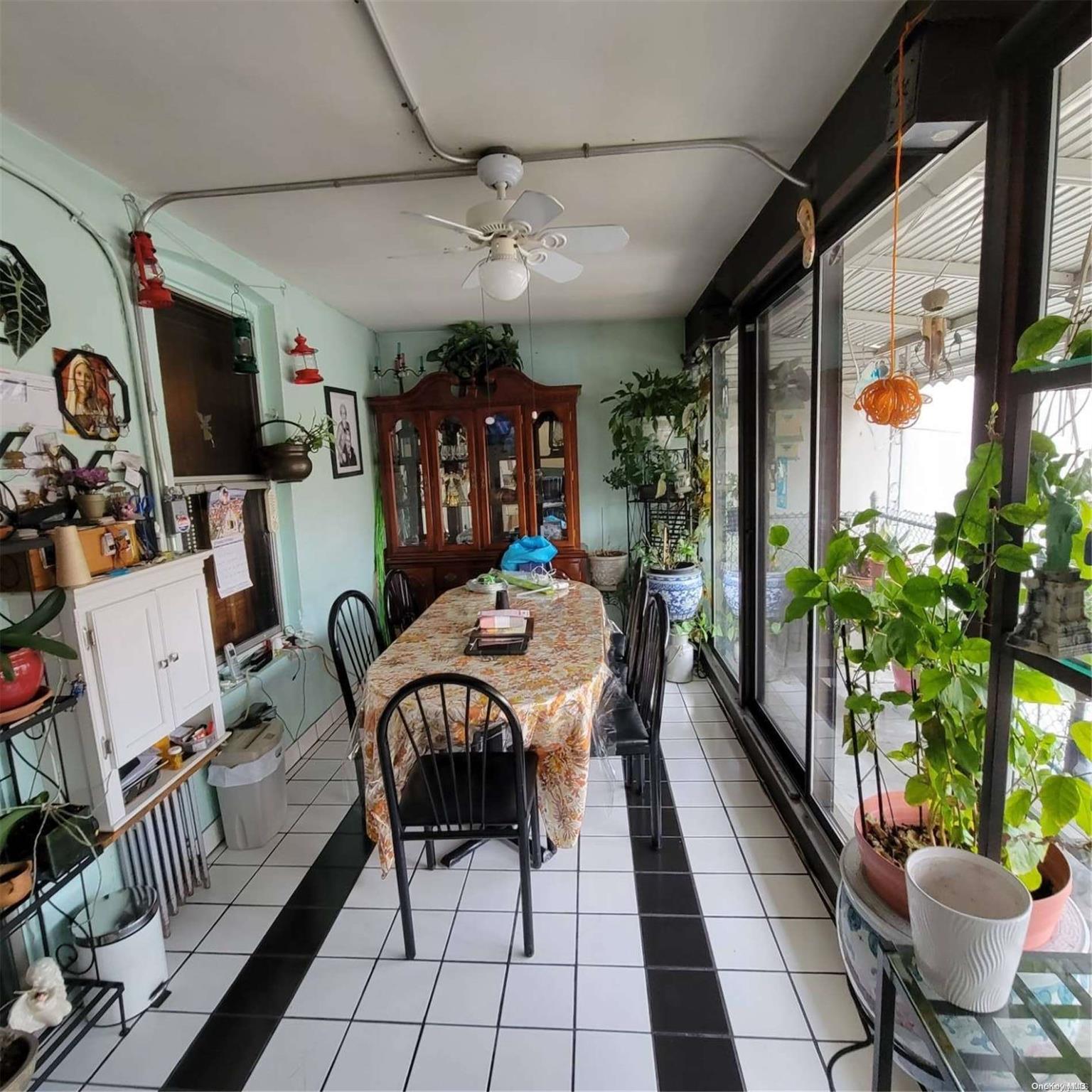 34-33 9 Street Property Photo 14
