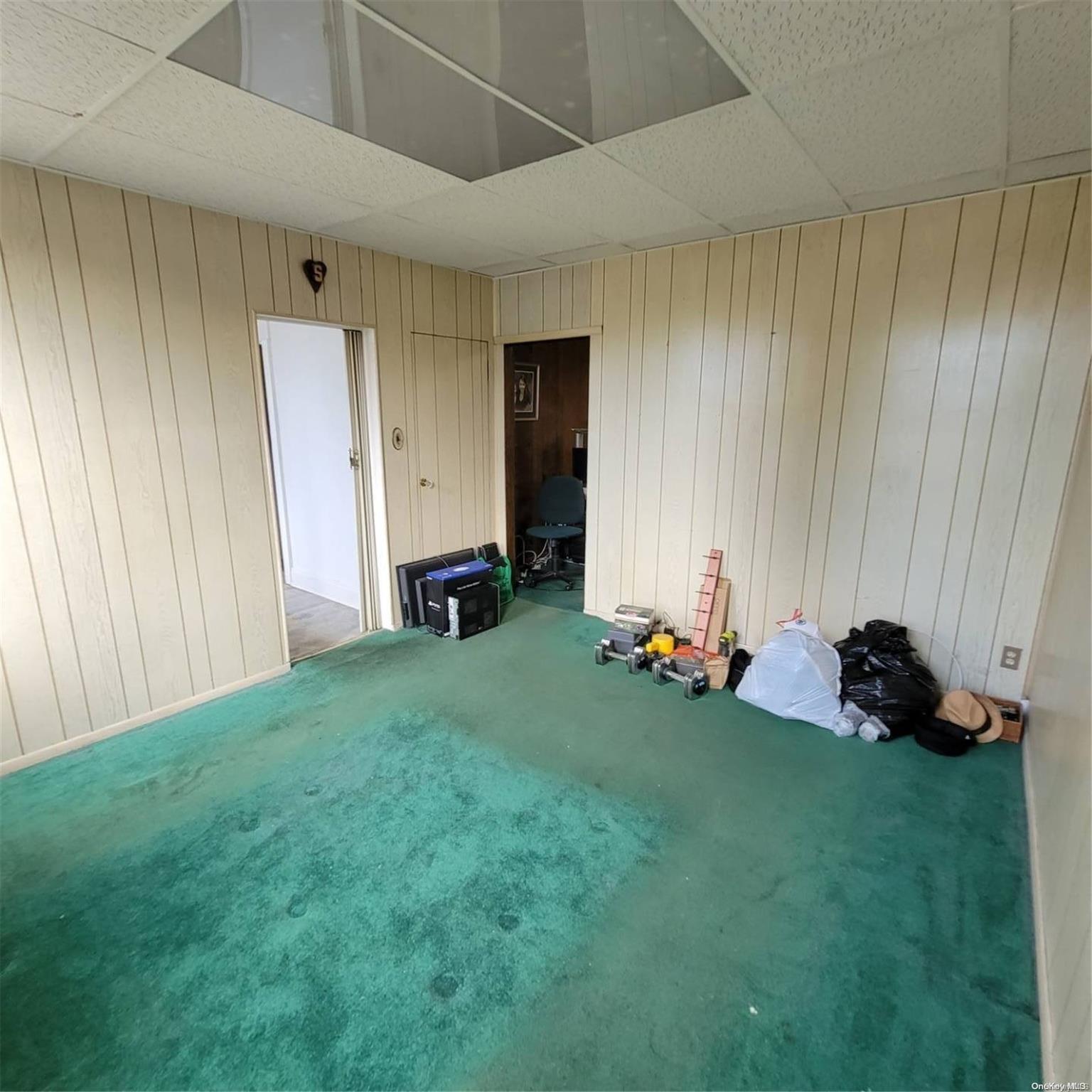 34-33 9 Street Property Photo 16