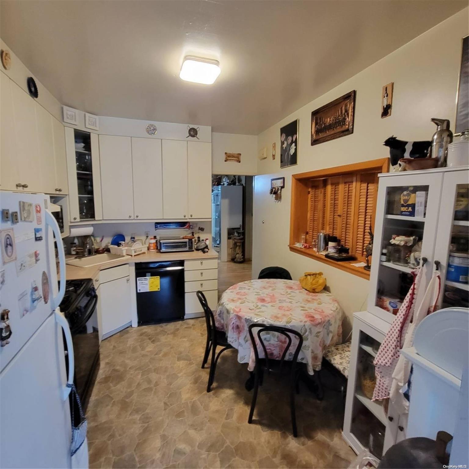 34-33 9 Street Property Photo 19