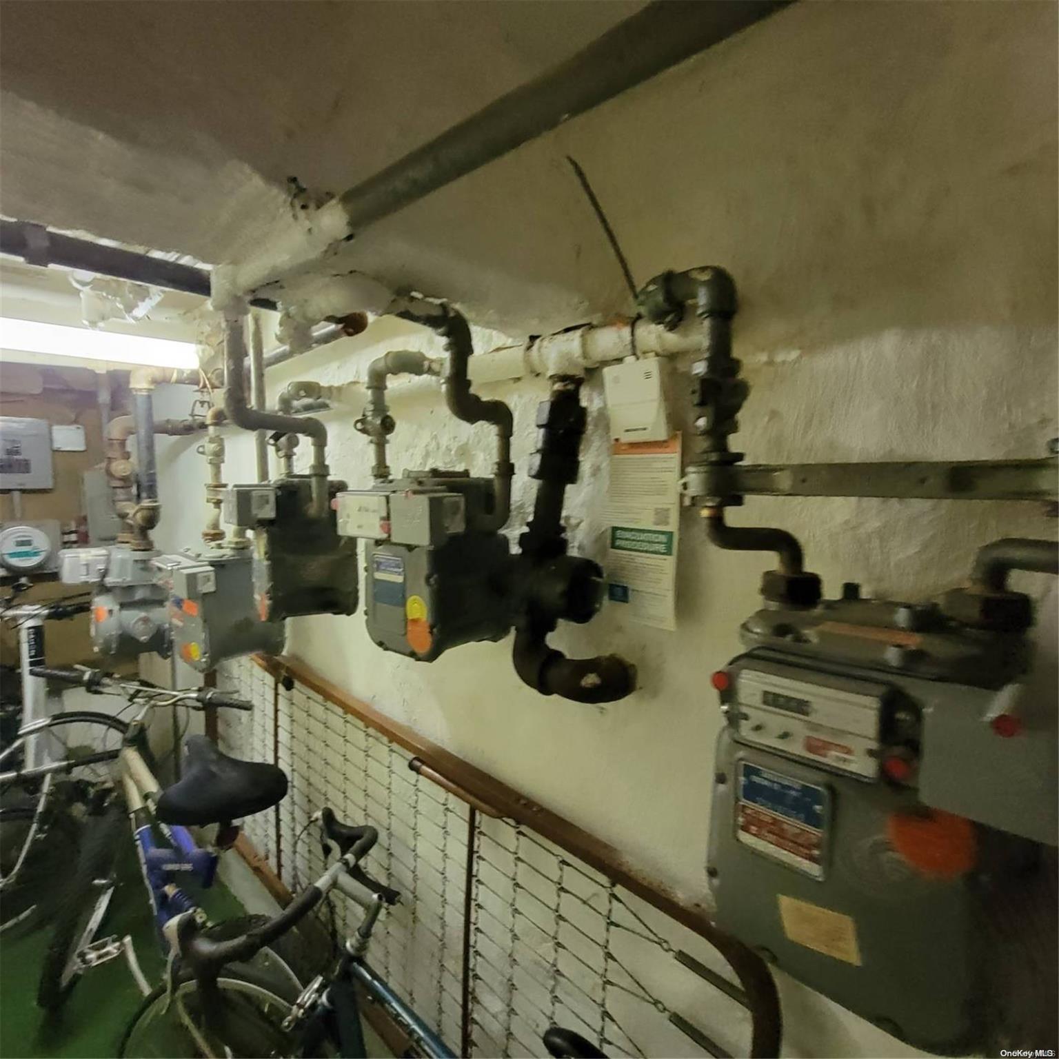 34-33 9 Street Property Photo 22