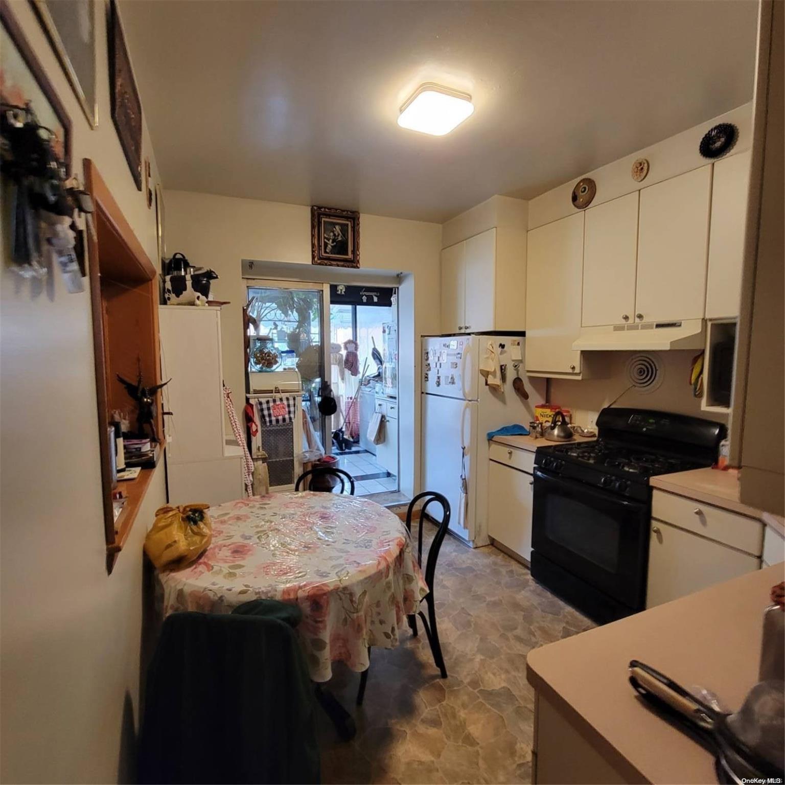 34-33 9 Street Property Photo 32