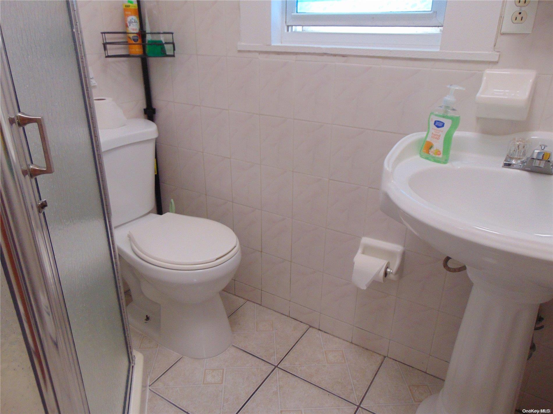 42-87 Hampton Street Property Photo 6