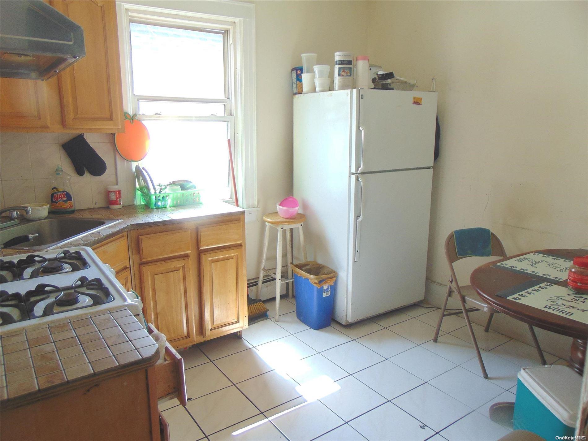 42-87 Hampton Street Property Photo 8