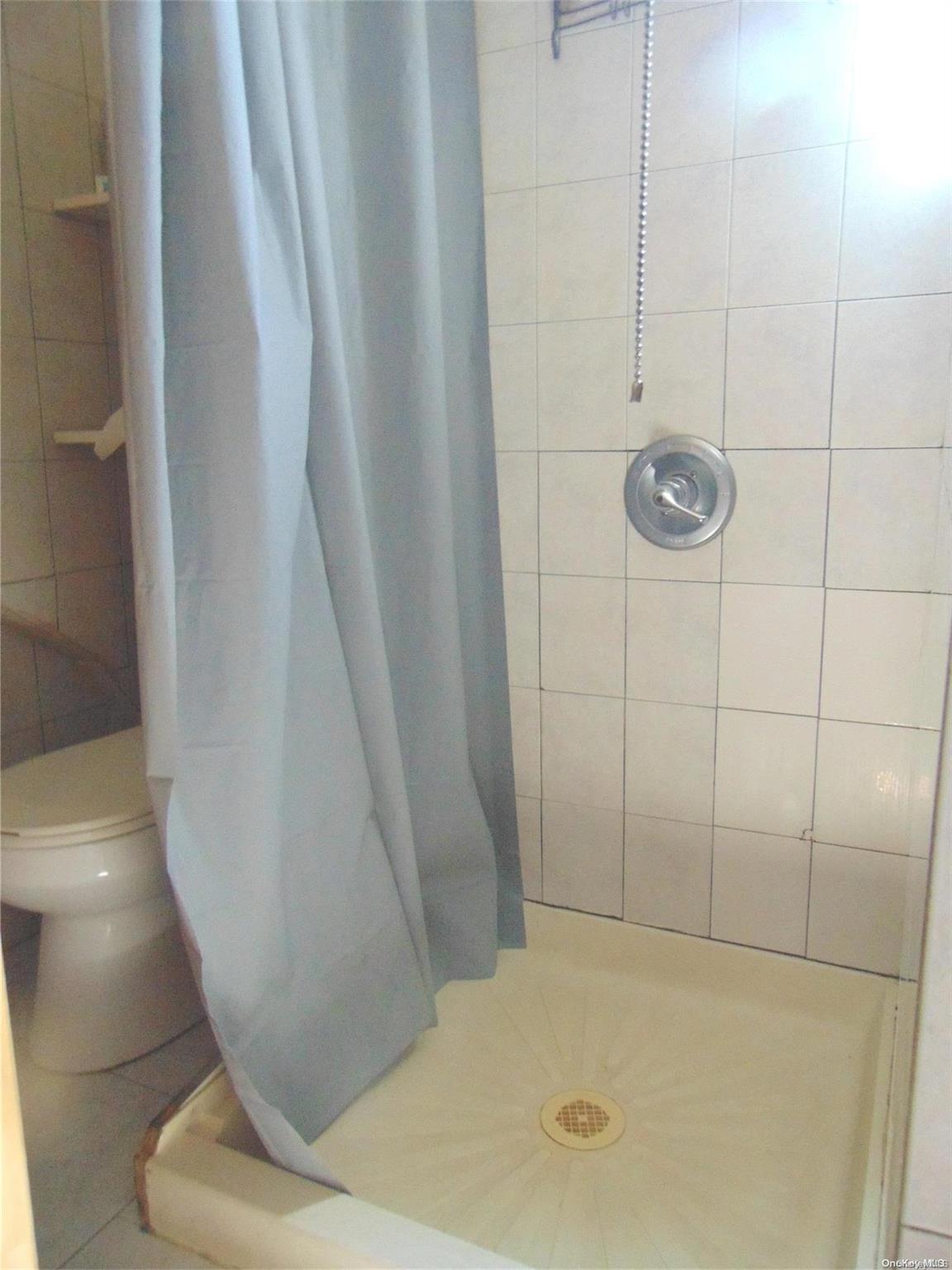 42-87 Hampton Street Property Photo 9