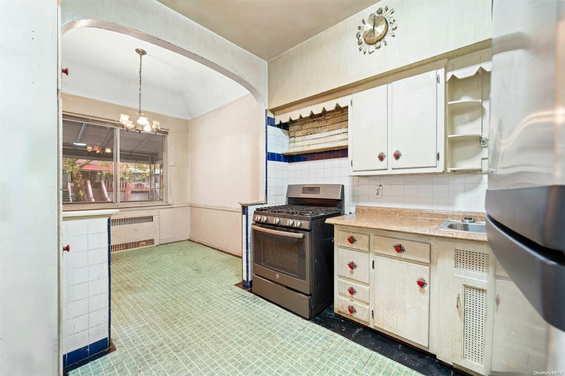 61 E 54th Street Property Photo 6