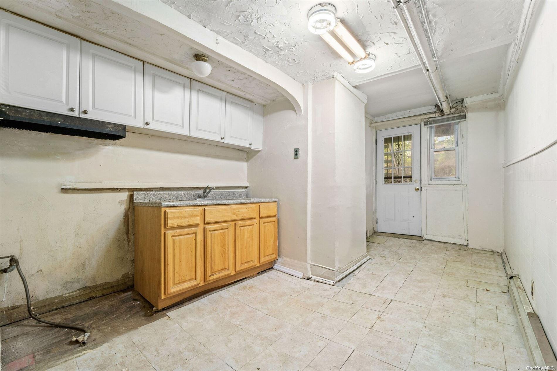 61 E 54th Street Property Photo 11