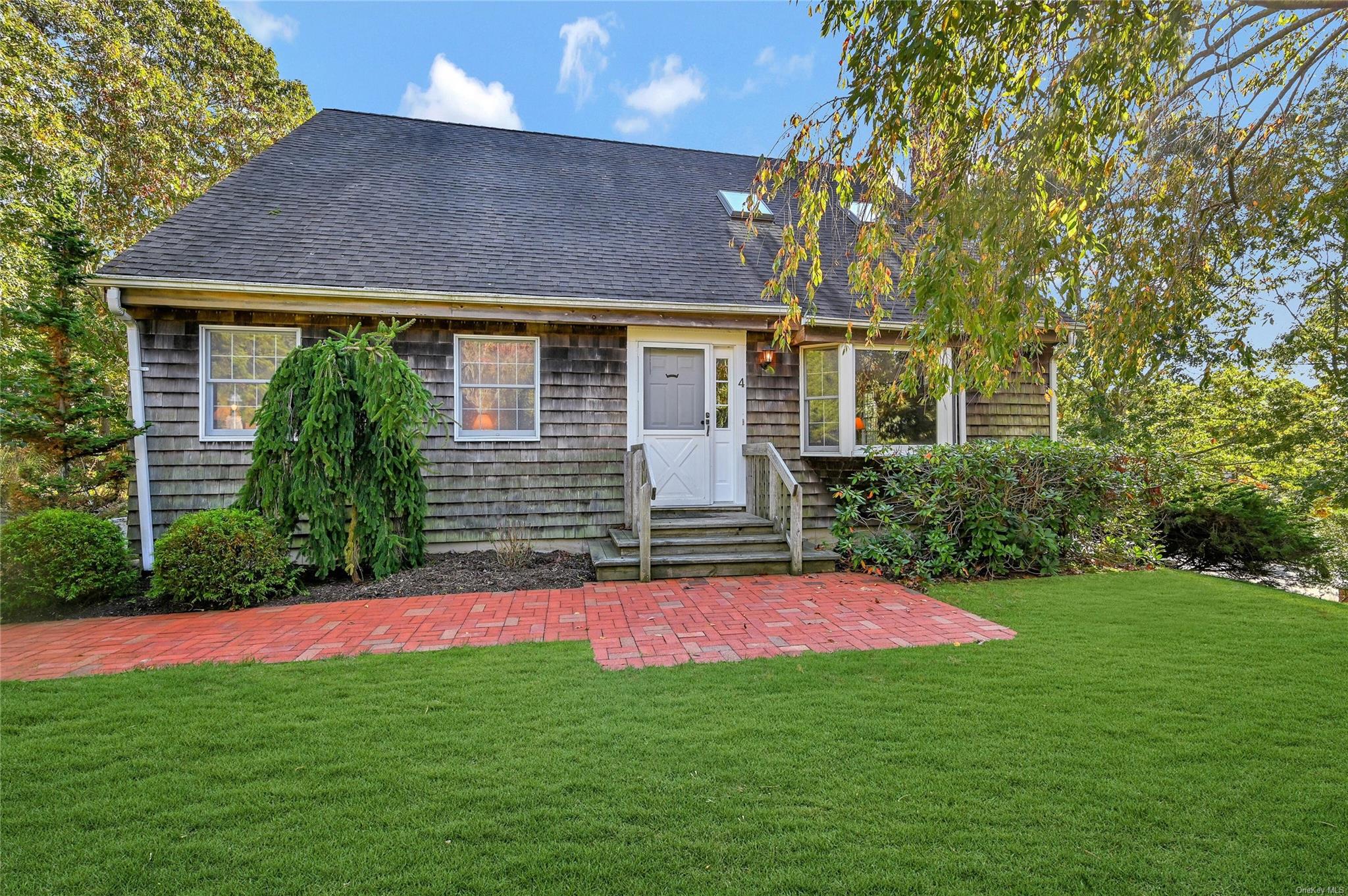 4 Trail Court Property Photo 1