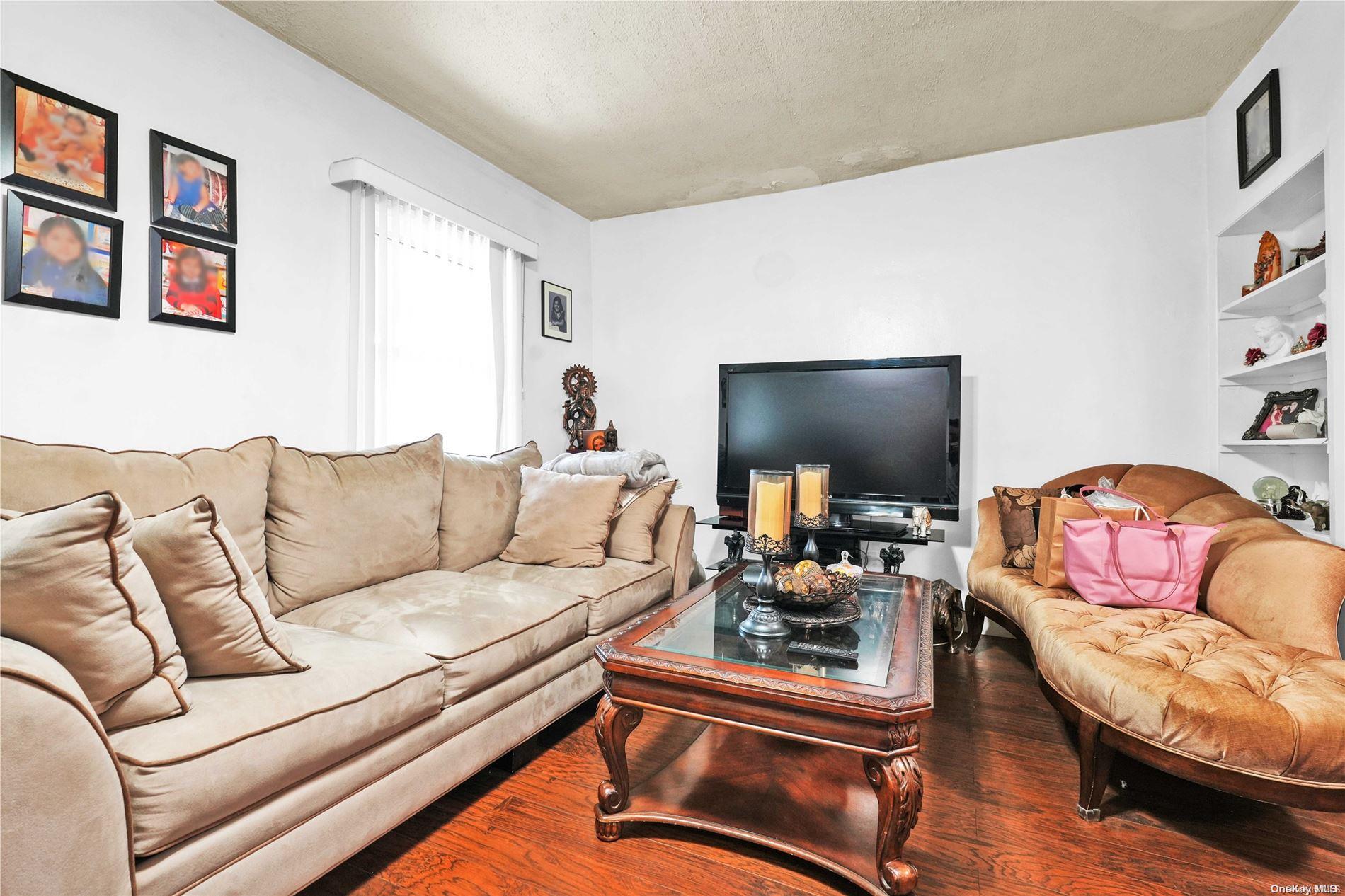 1044 Stratford Avenue Property Photo 4