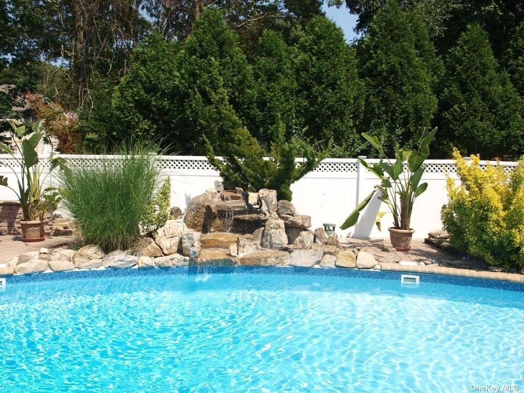 355 Windjammer Drive Property Photo 3