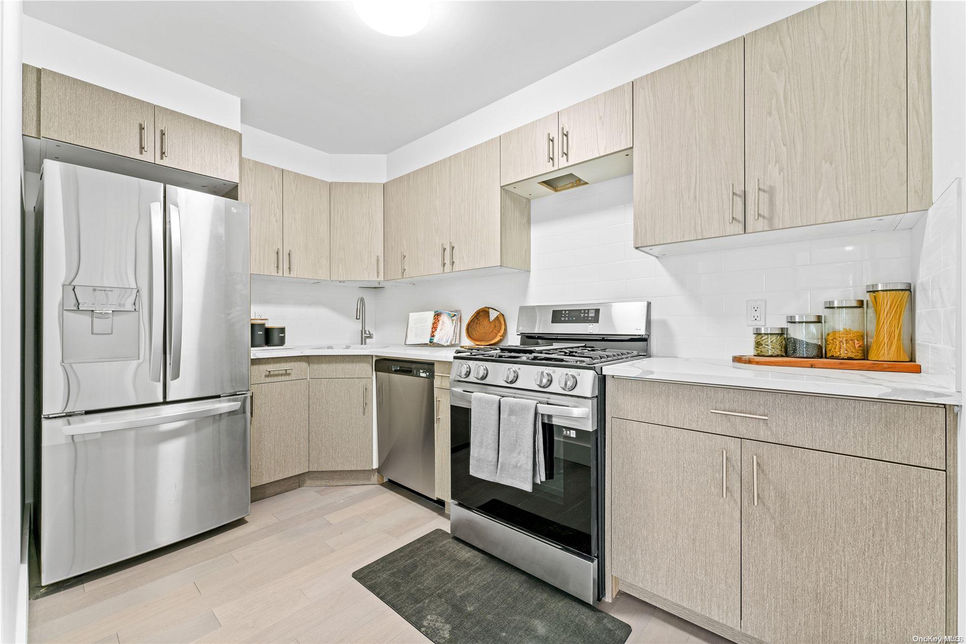 131-19 Fowler Avenue 1b Property Photo 6