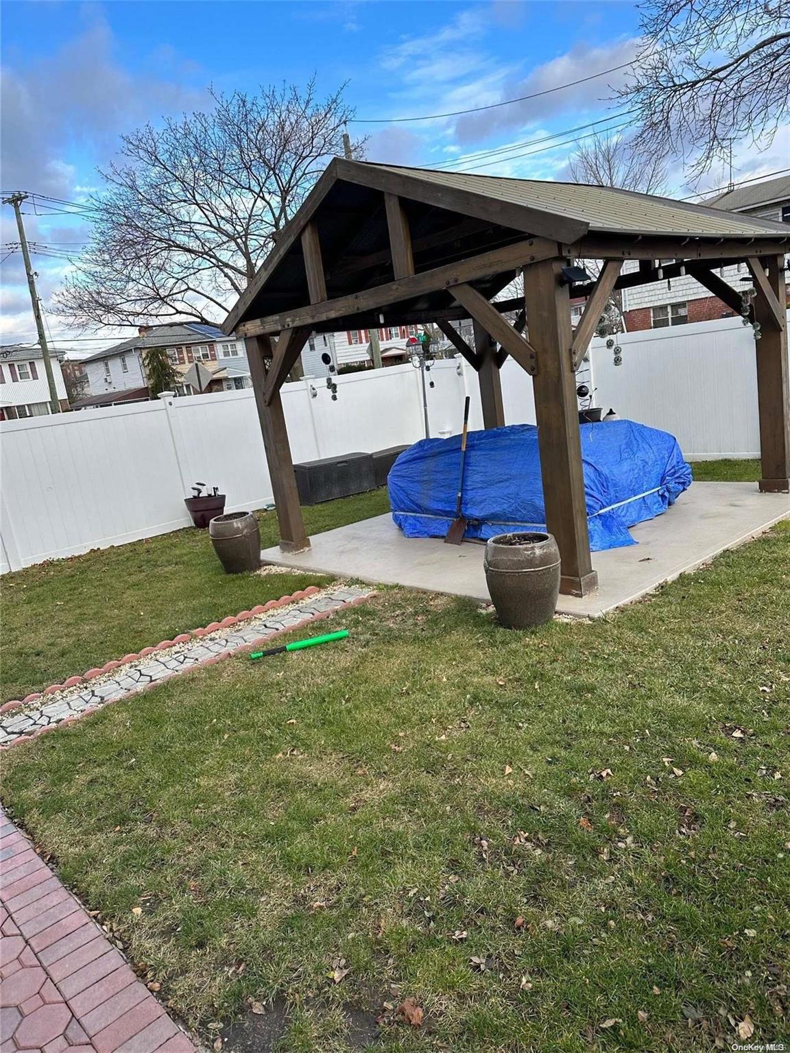 253-22 147 Avenue Property Photo 21