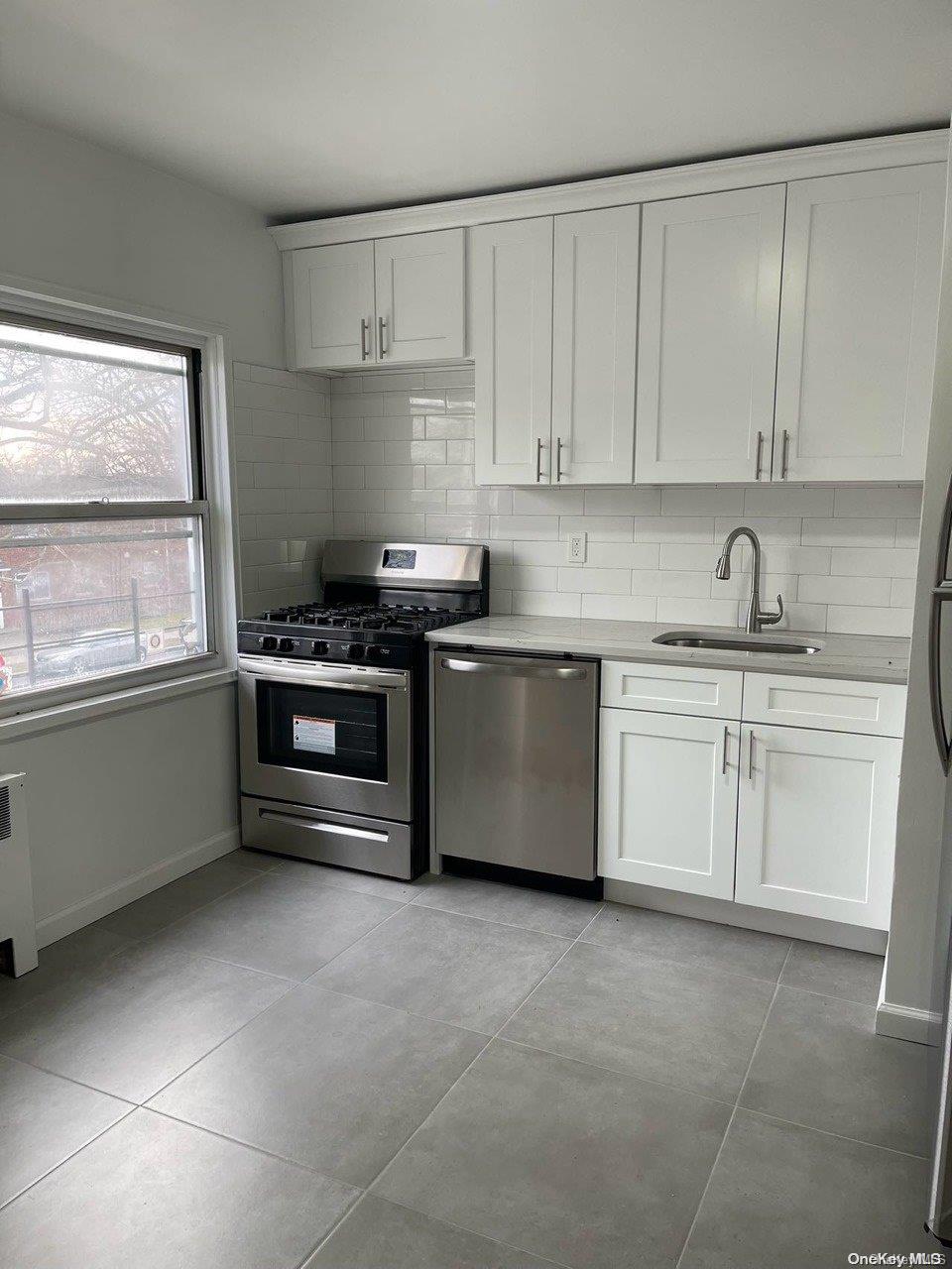 138-55 Jewel Avenue 2nd Fl Property Photo 8