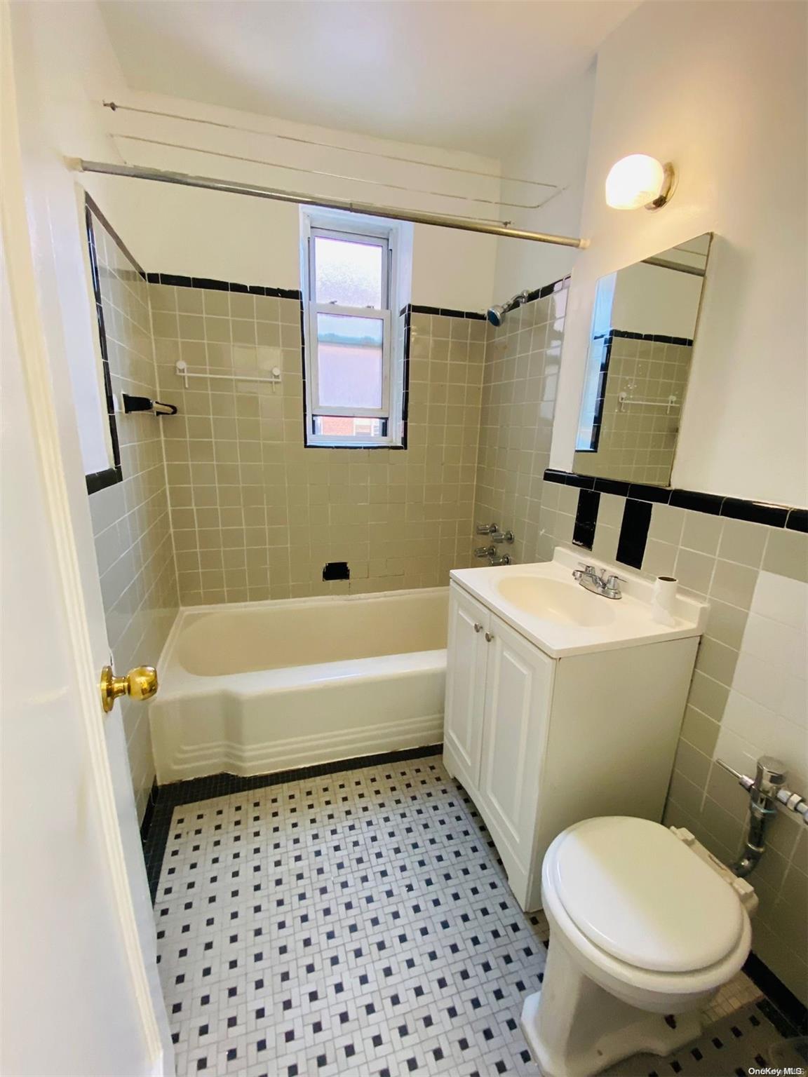 99-31 64 Avenue C11 Property Photo 7