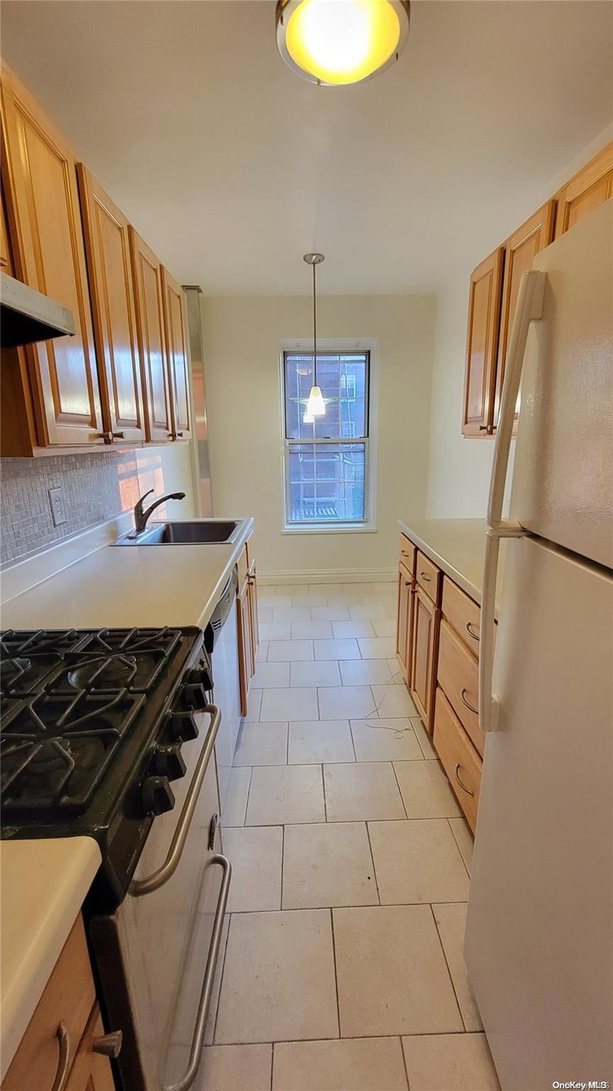 3015 Hobart St 4f Property Photo 5