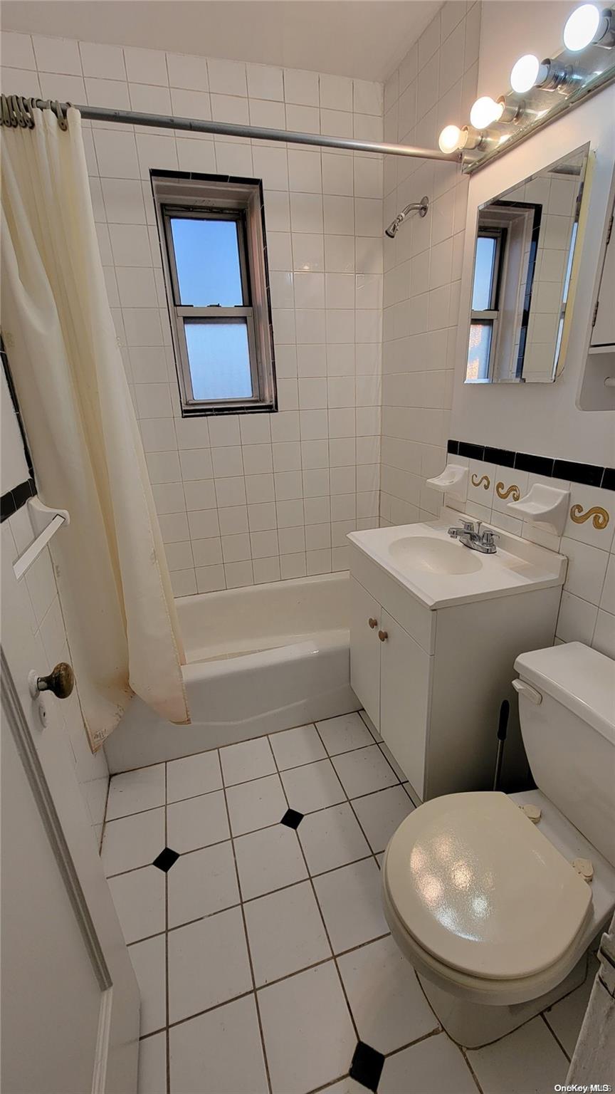 3015 Hobart St 4f Property Photo 8