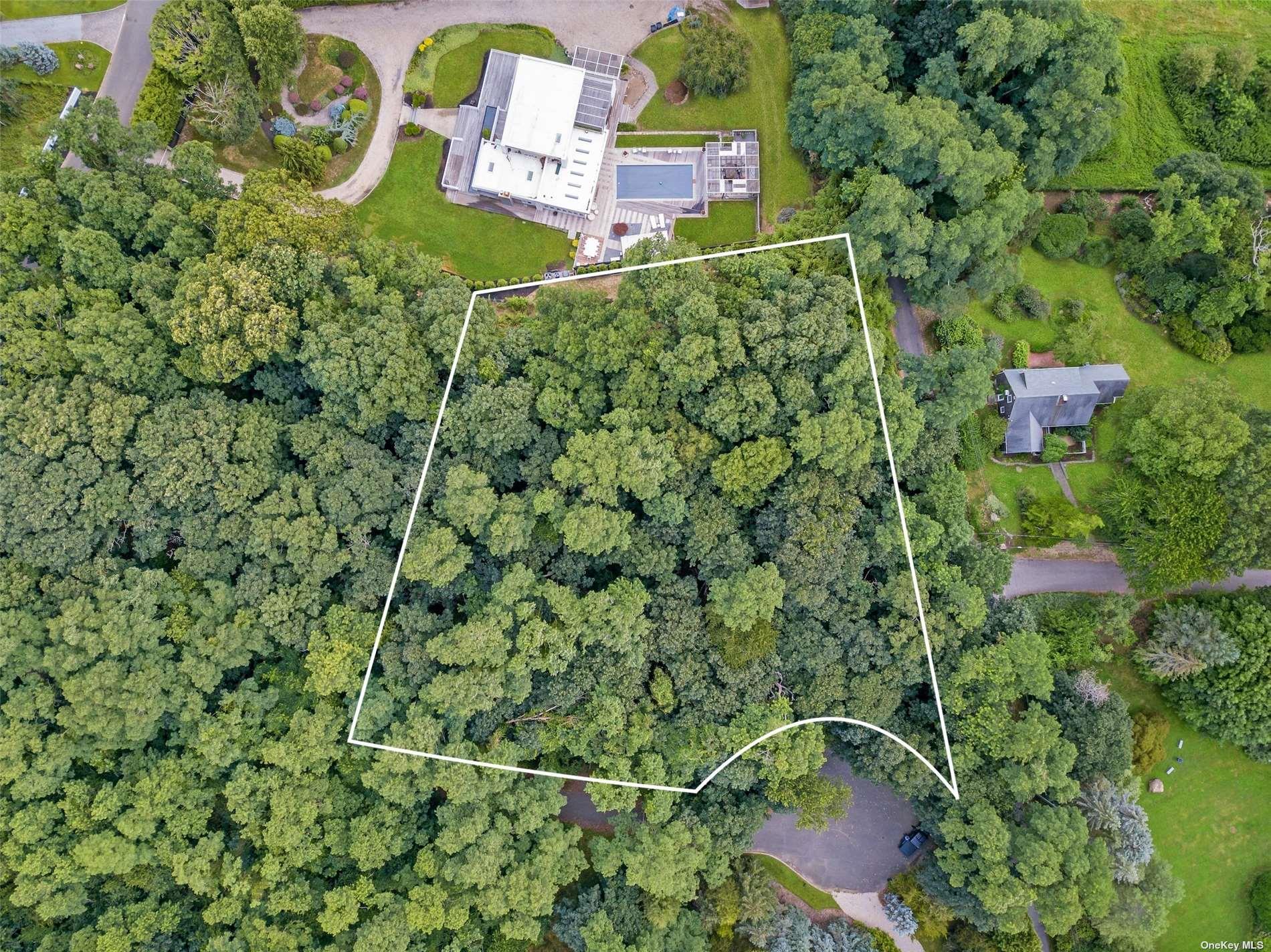 150 N Hillcrest Drive Property Photo 4