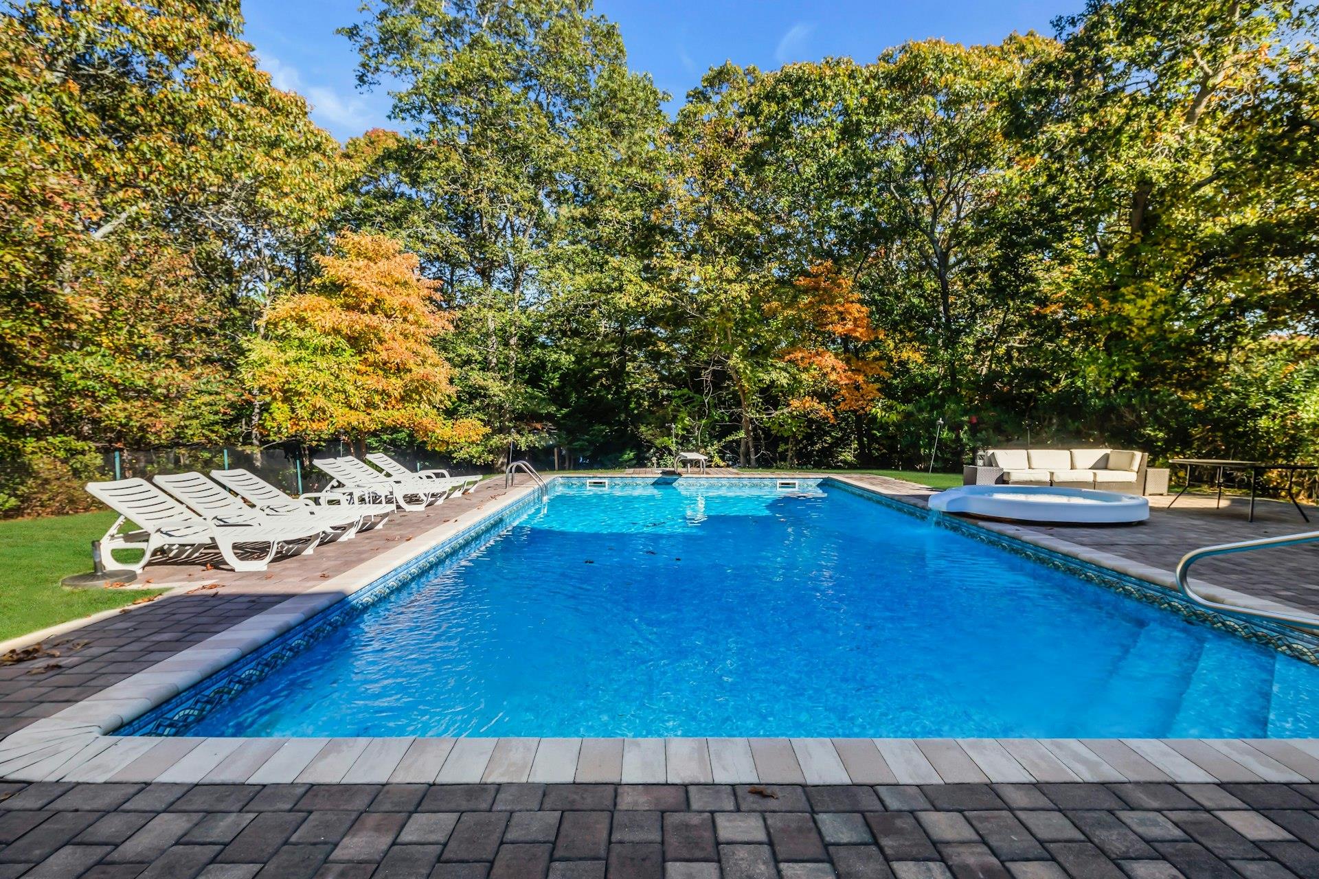10 Bay Woods Drive Property Photo 16