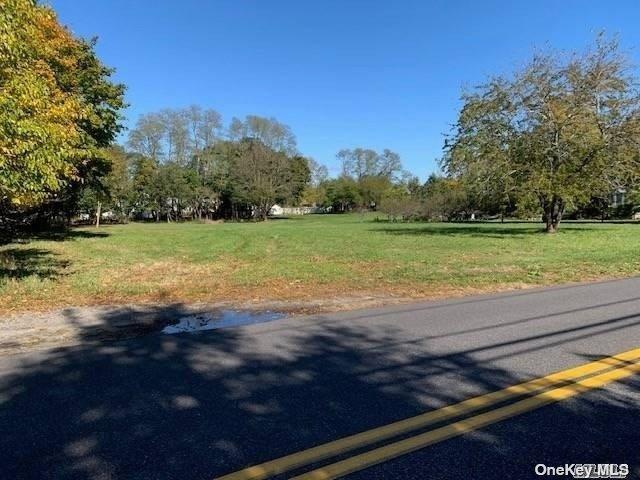 385 New Suffolk Avenue Property Photo 8